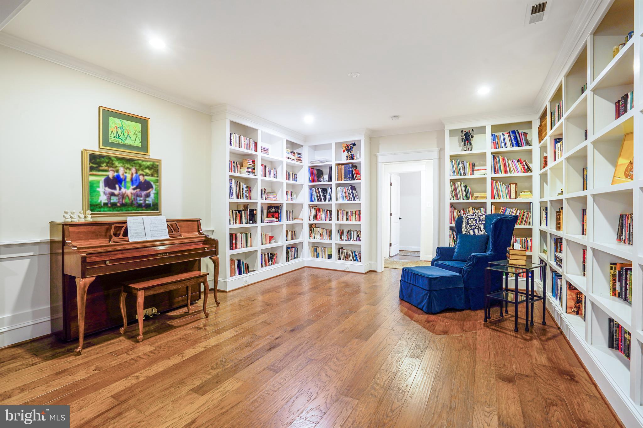 MCLEAN ESTATES - Residential