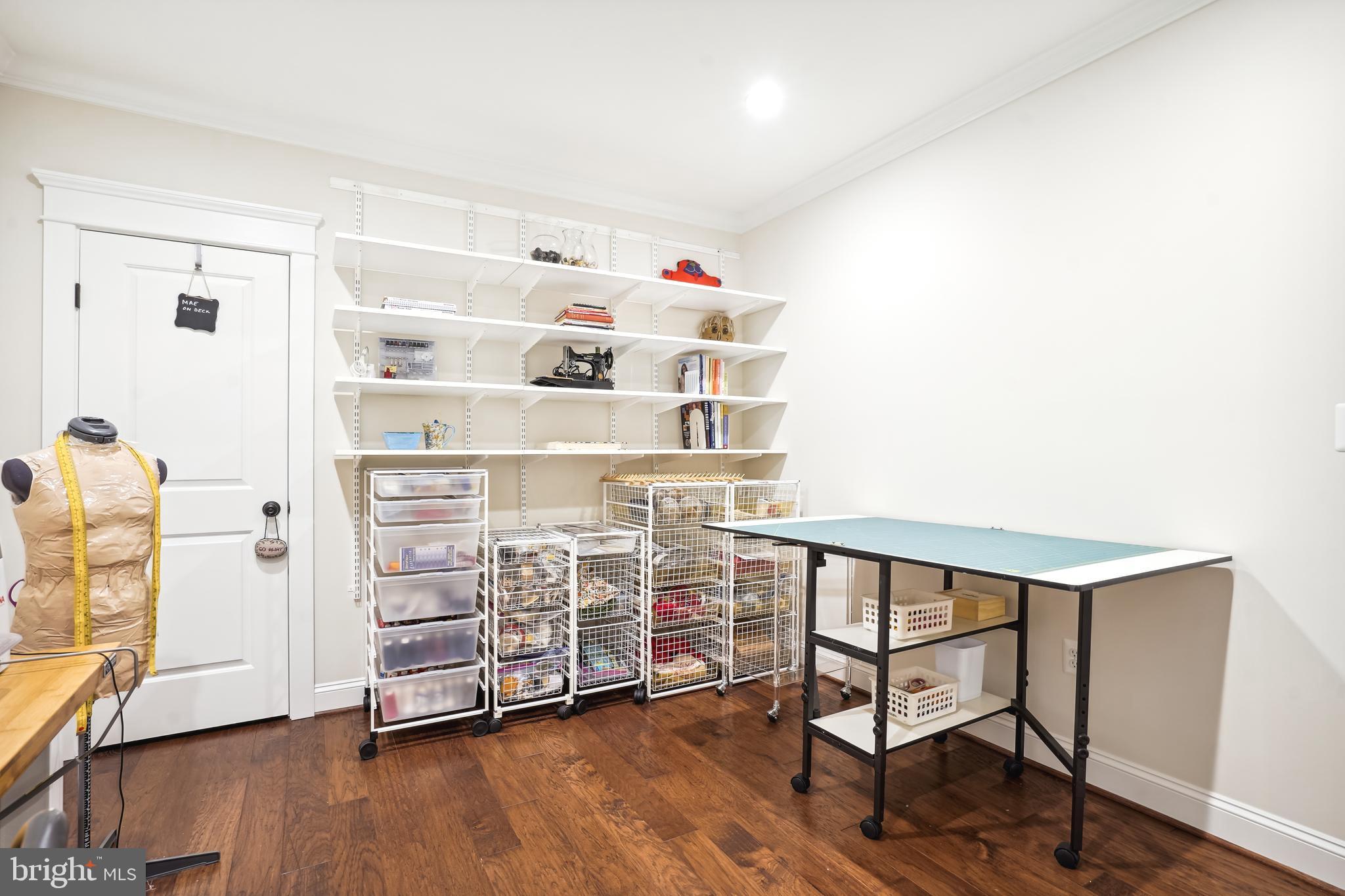 MCLEAN ESTATES - Residential