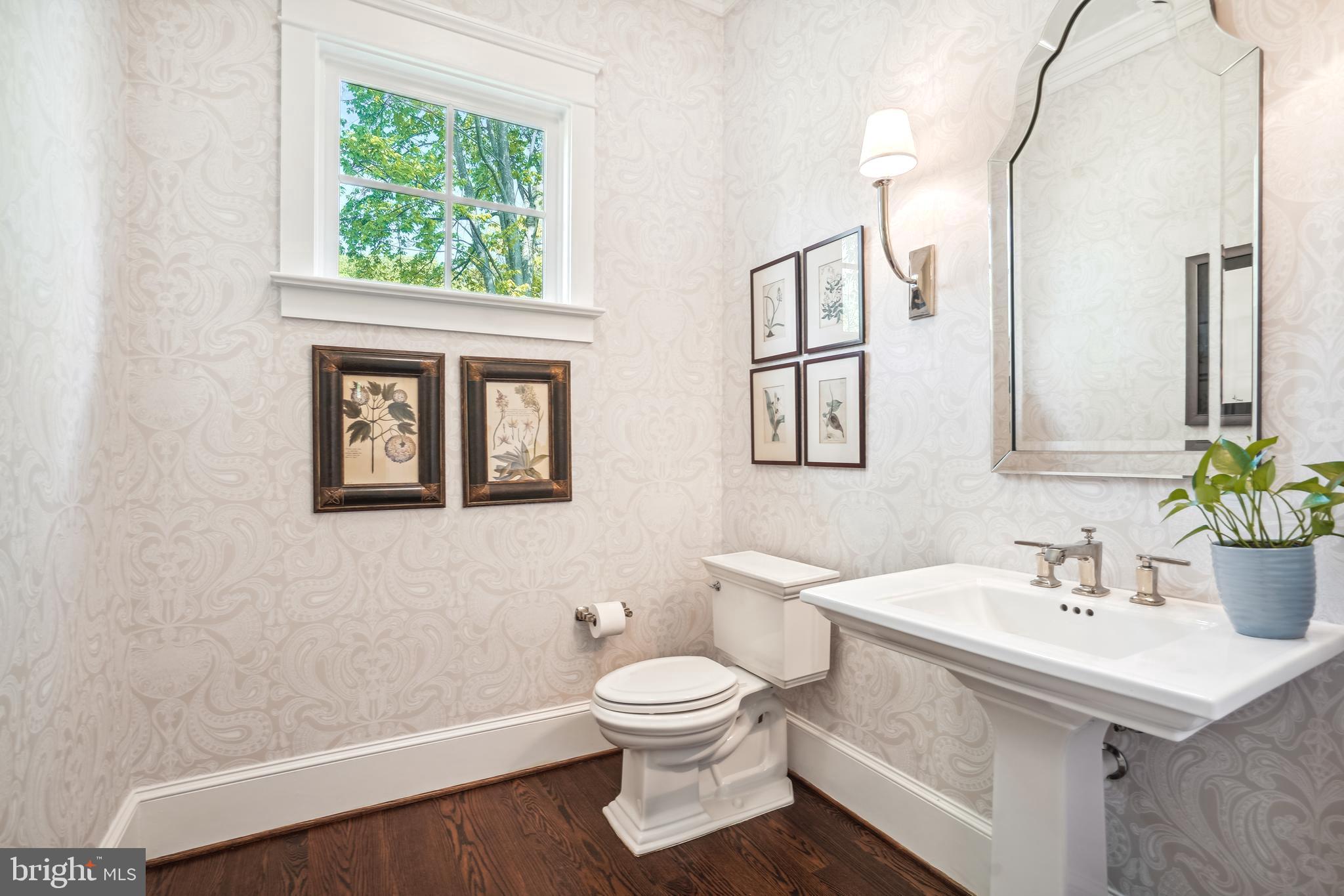 MCLEAN ESTATES - Residential