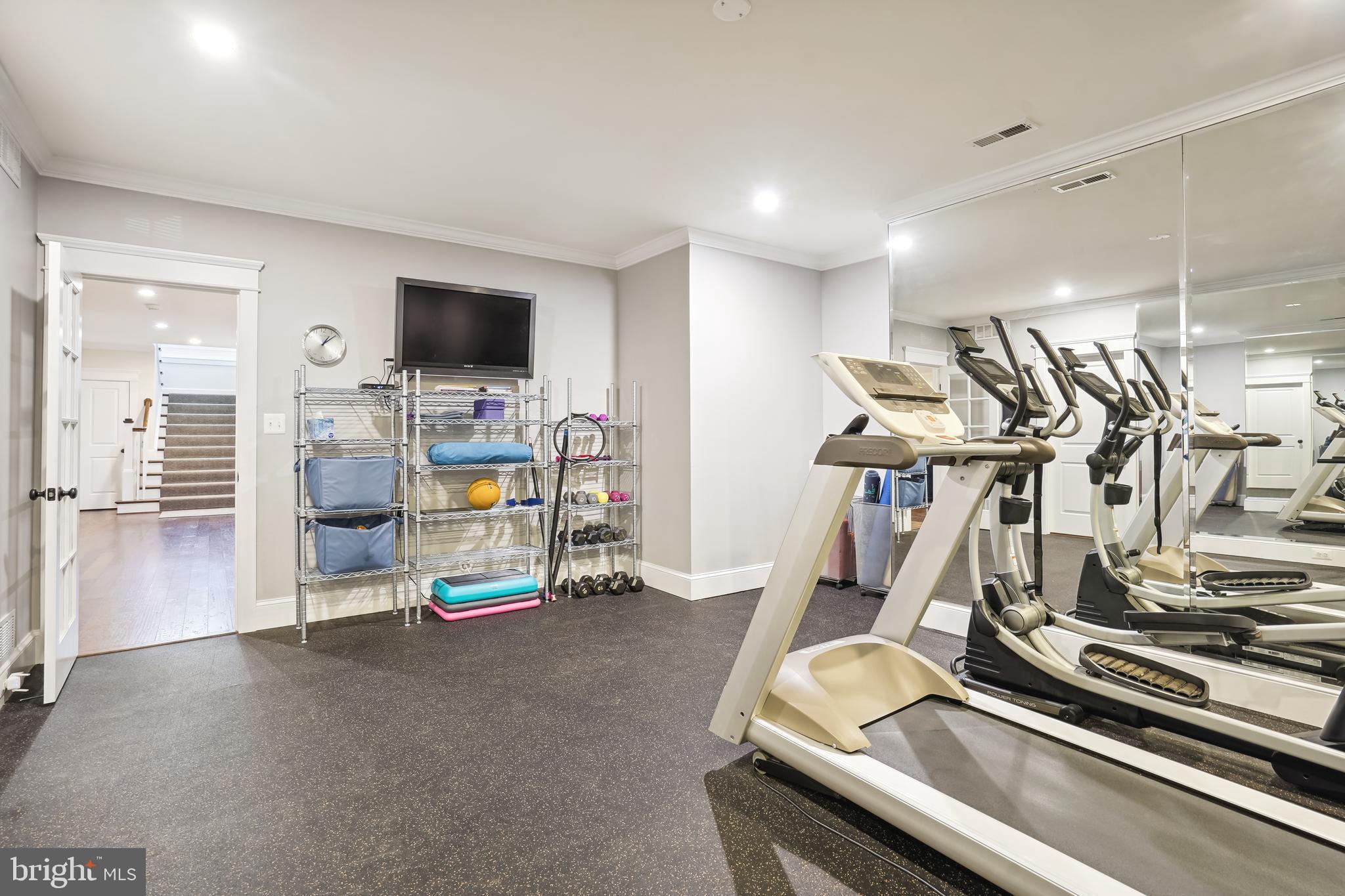 MCLEAN ESTATES - Residential