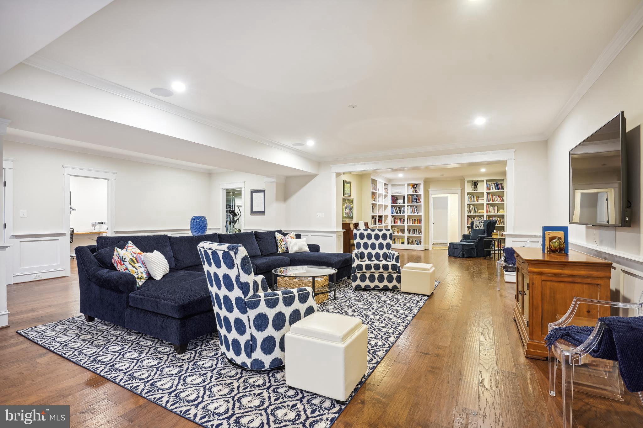 MCLEAN ESTATES - Residential