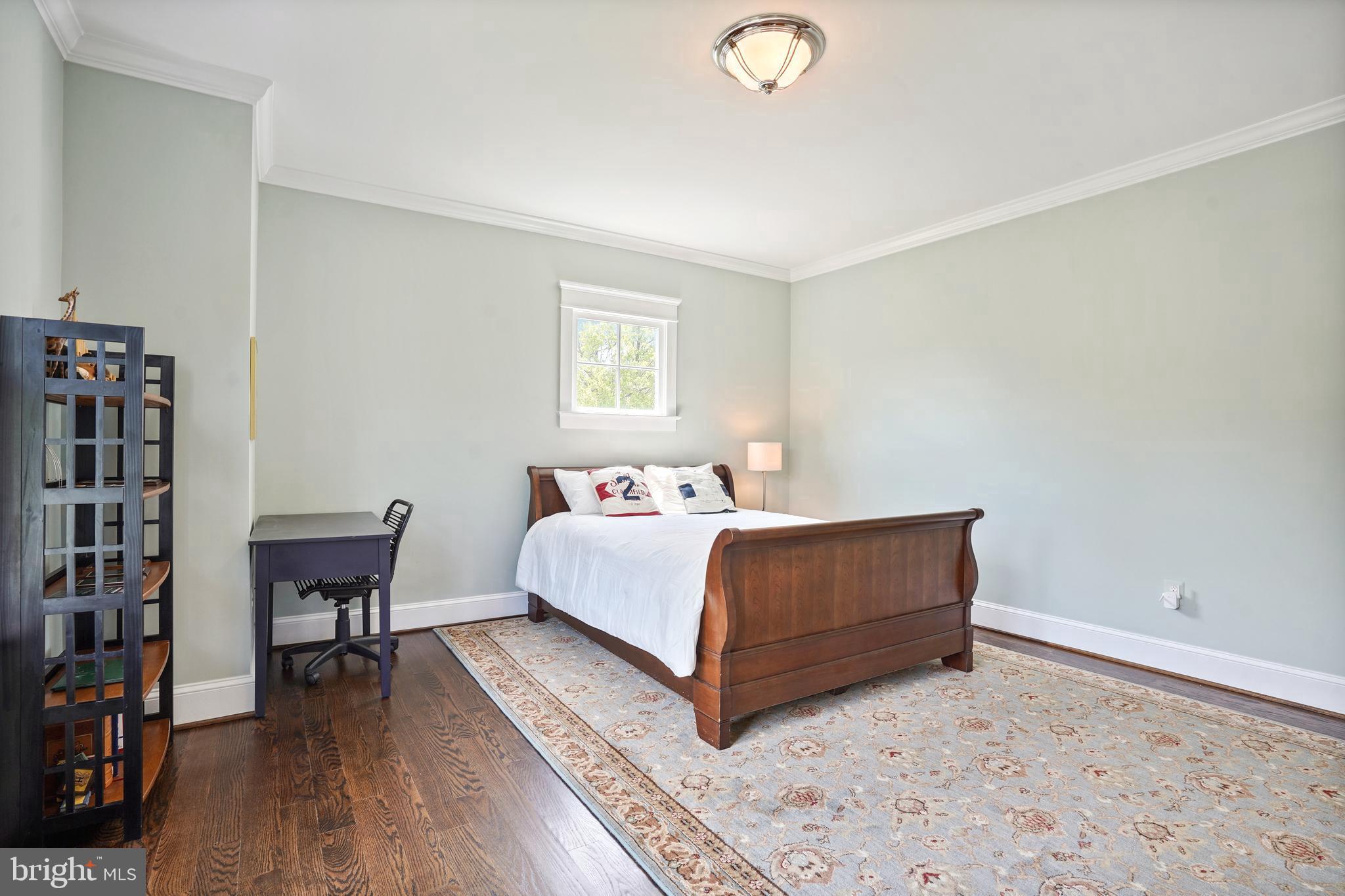 MCLEAN ESTATES - Residential