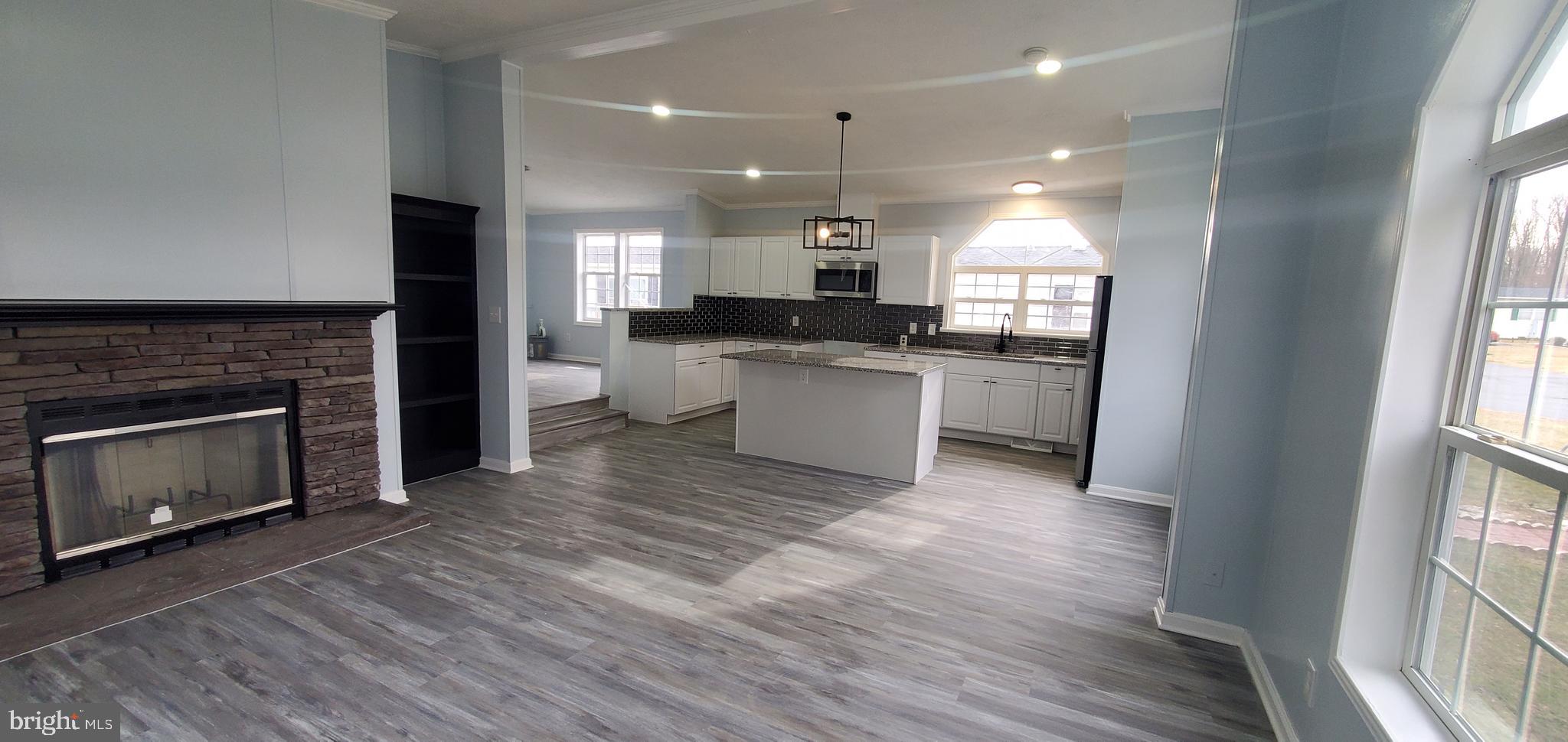 BUSH RIVER MANOR - Residential