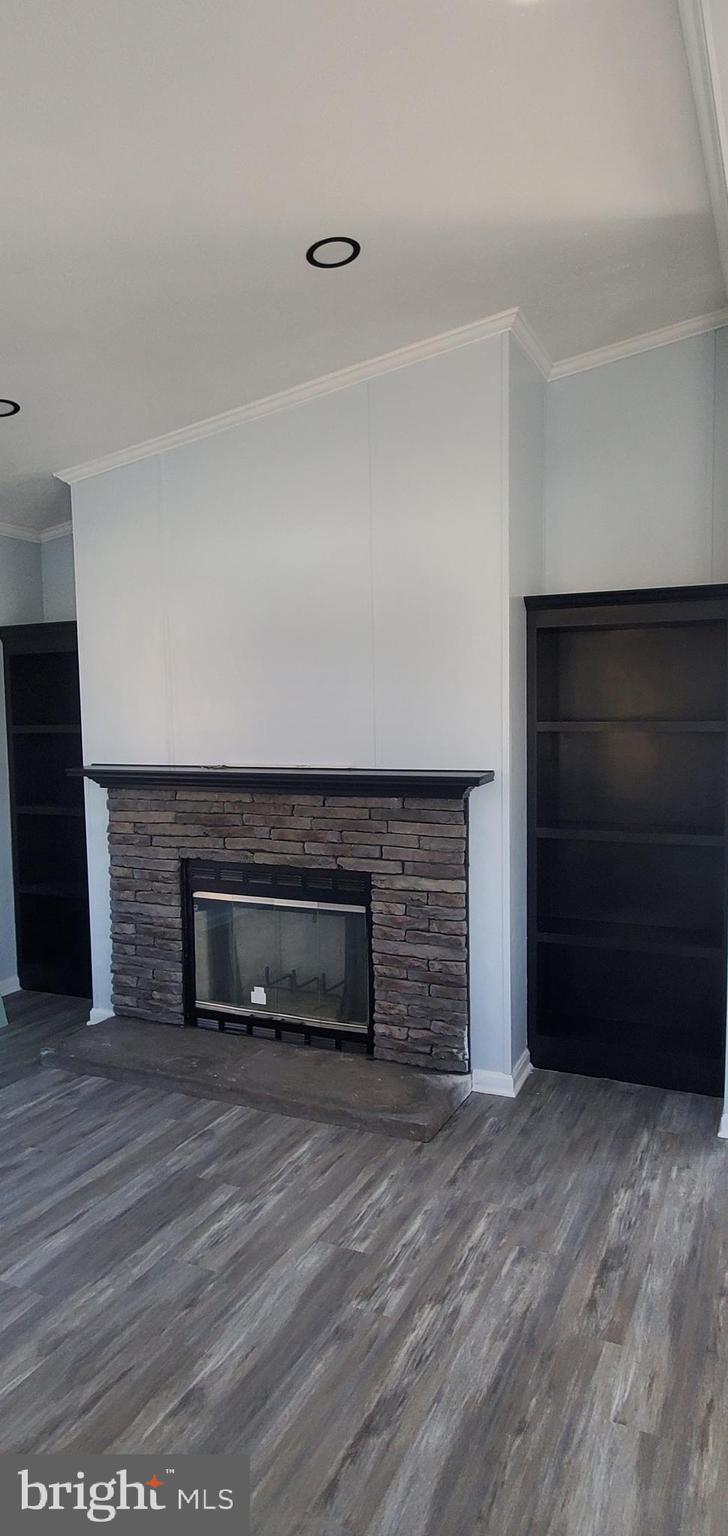 BUSH RIVER MANOR - Residential