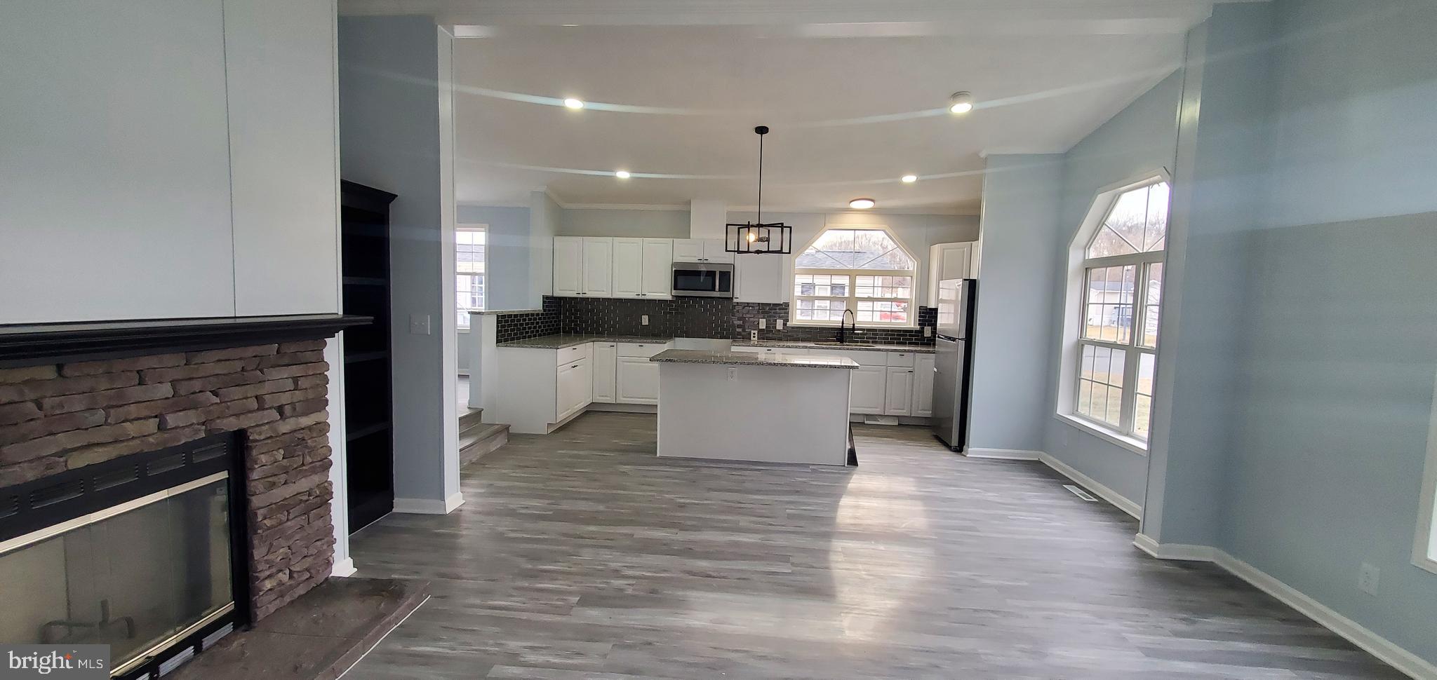 BUSH RIVER MANOR - Residential