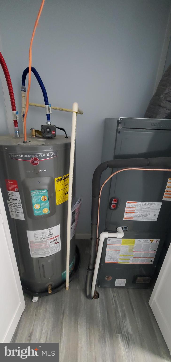 BUSH RIVER MANOR - Residential