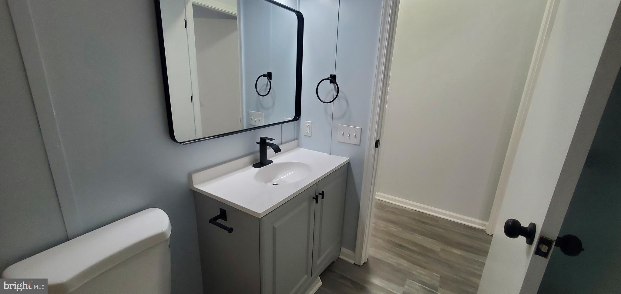 BUSH RIVER MANOR - Residential