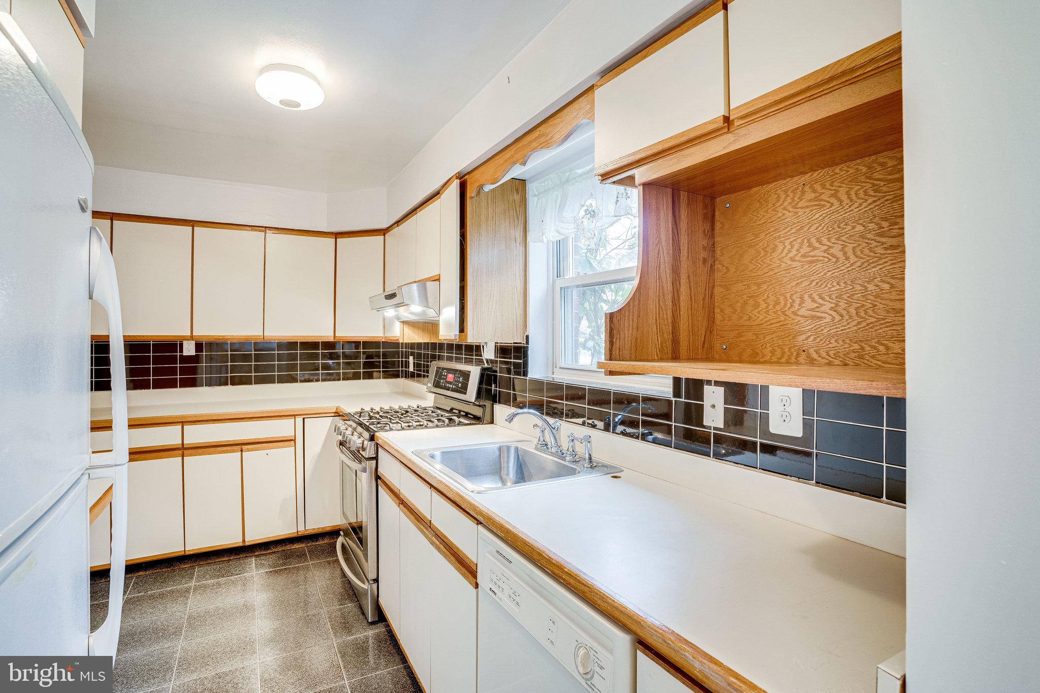 CHURCH COURTS - Residential