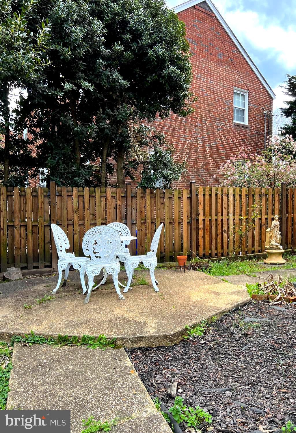 CHURCH COURTS - Residential