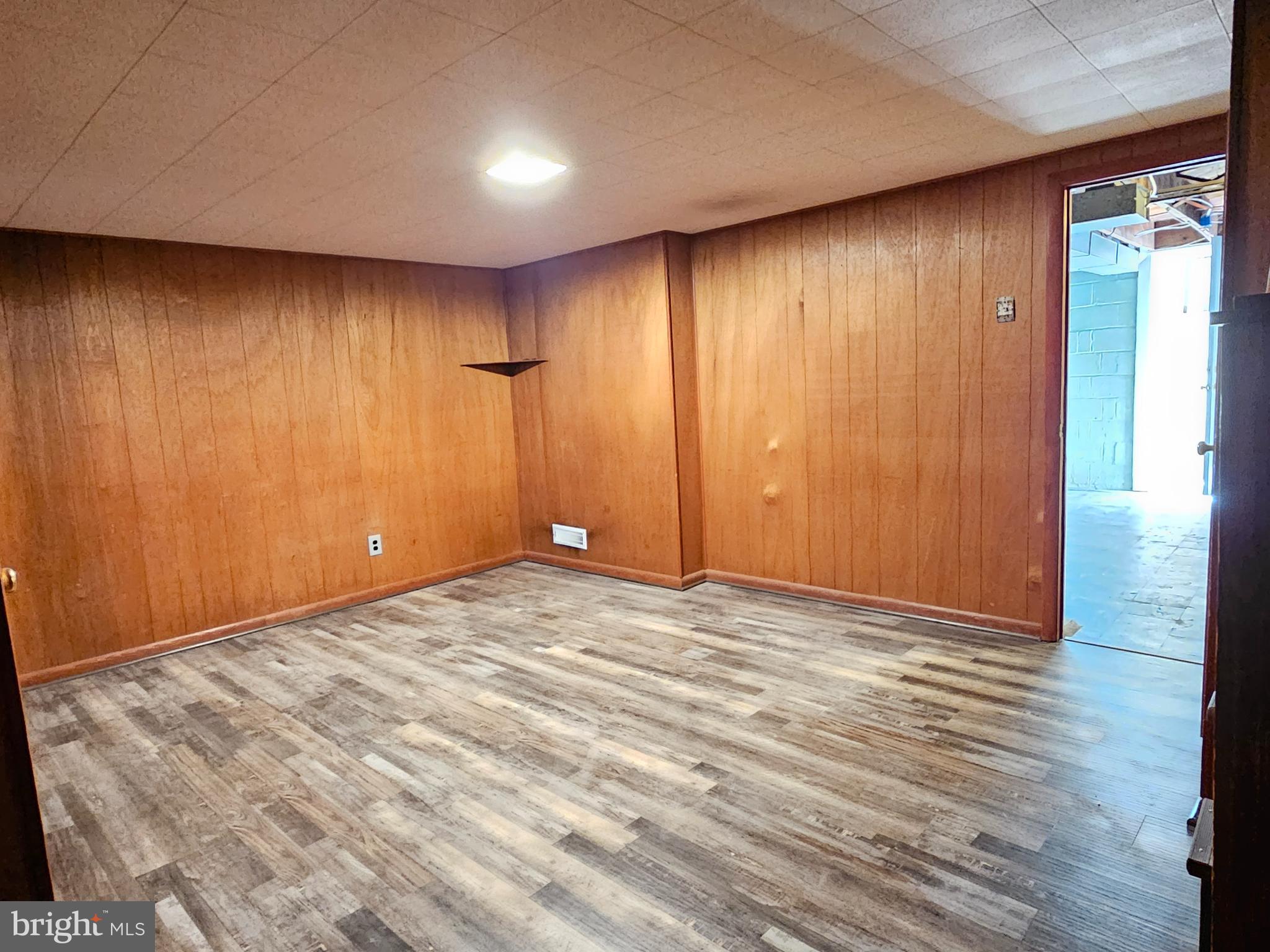 EDMONDSON HEIGHTS - Residential Lease