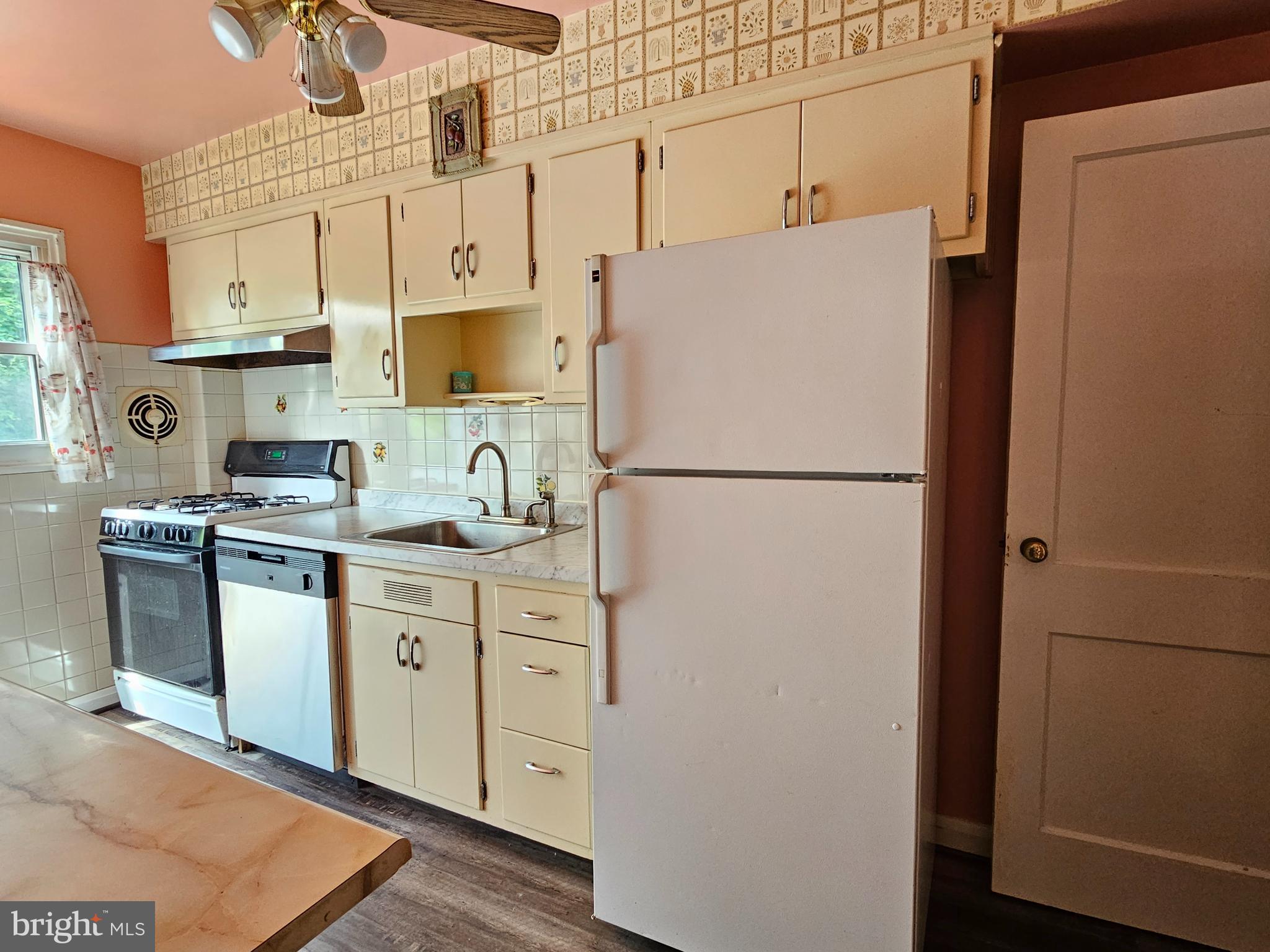 EDMONDSON HEIGHTS - Residential Lease