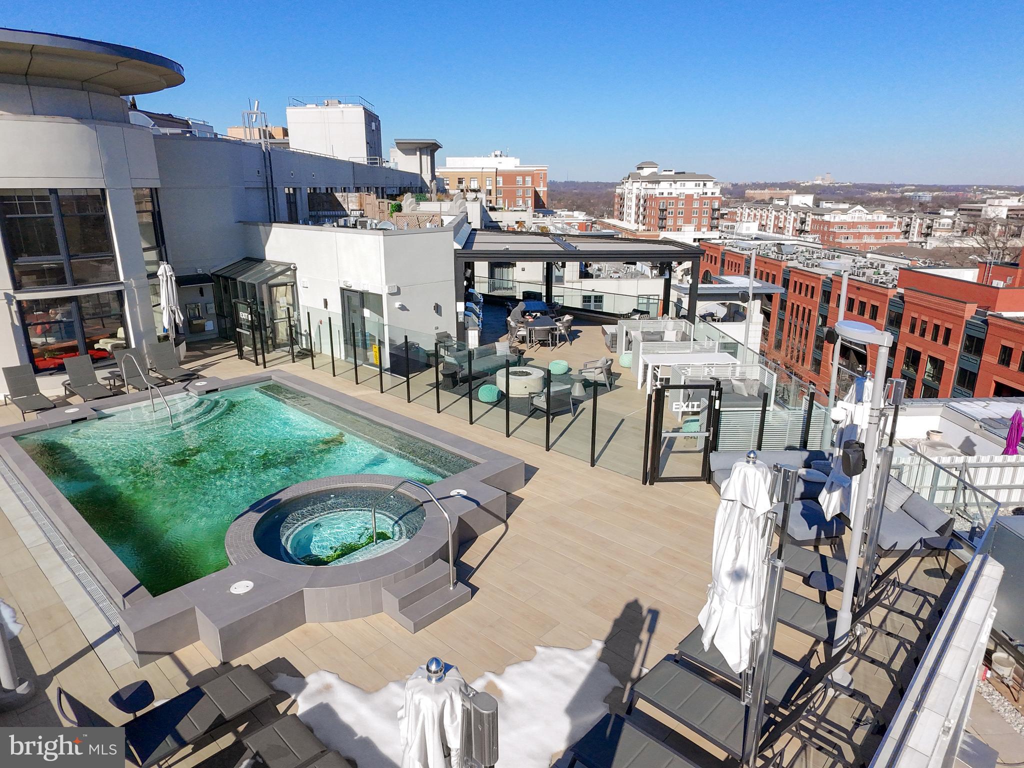 CLARENDON 1021 - Residential