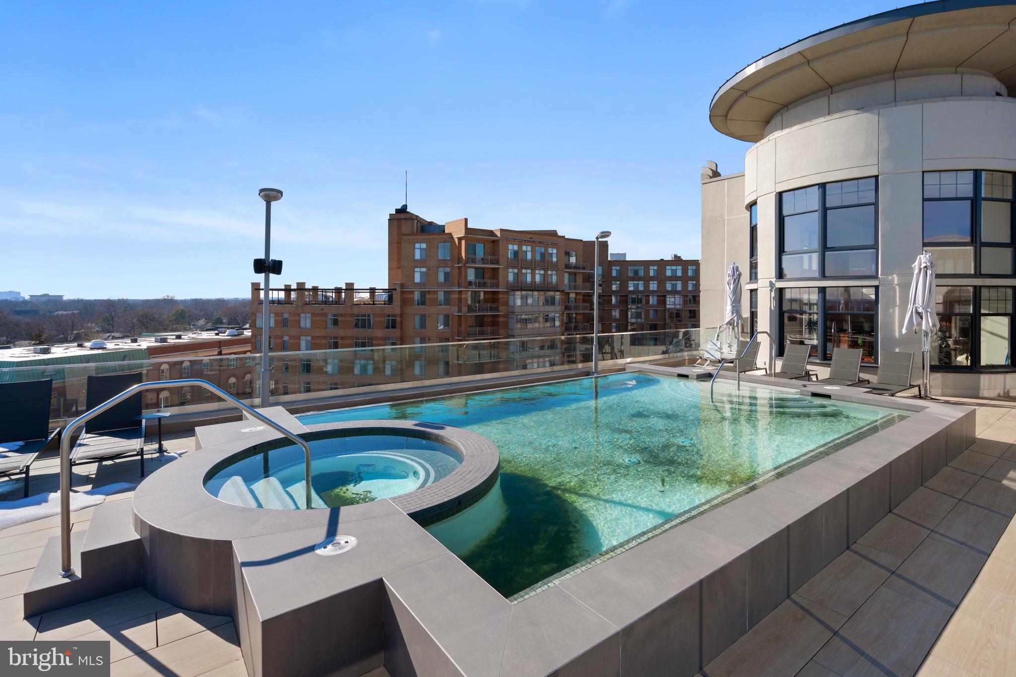 CLARENDON 1021 - Residential