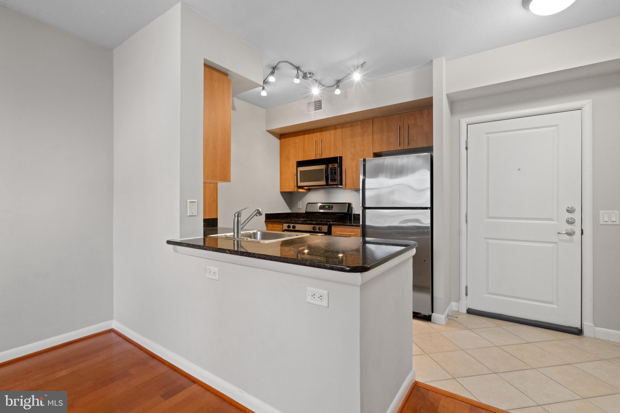 CLARENDON 1021 - Residential