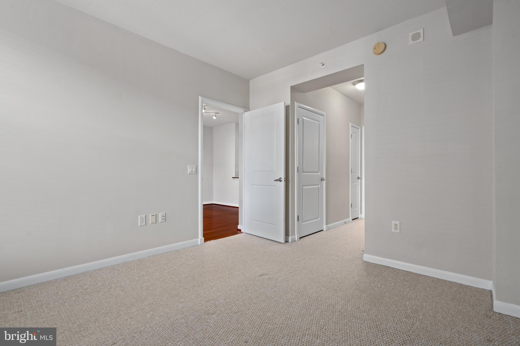 CLARENDON 1021 - Residential