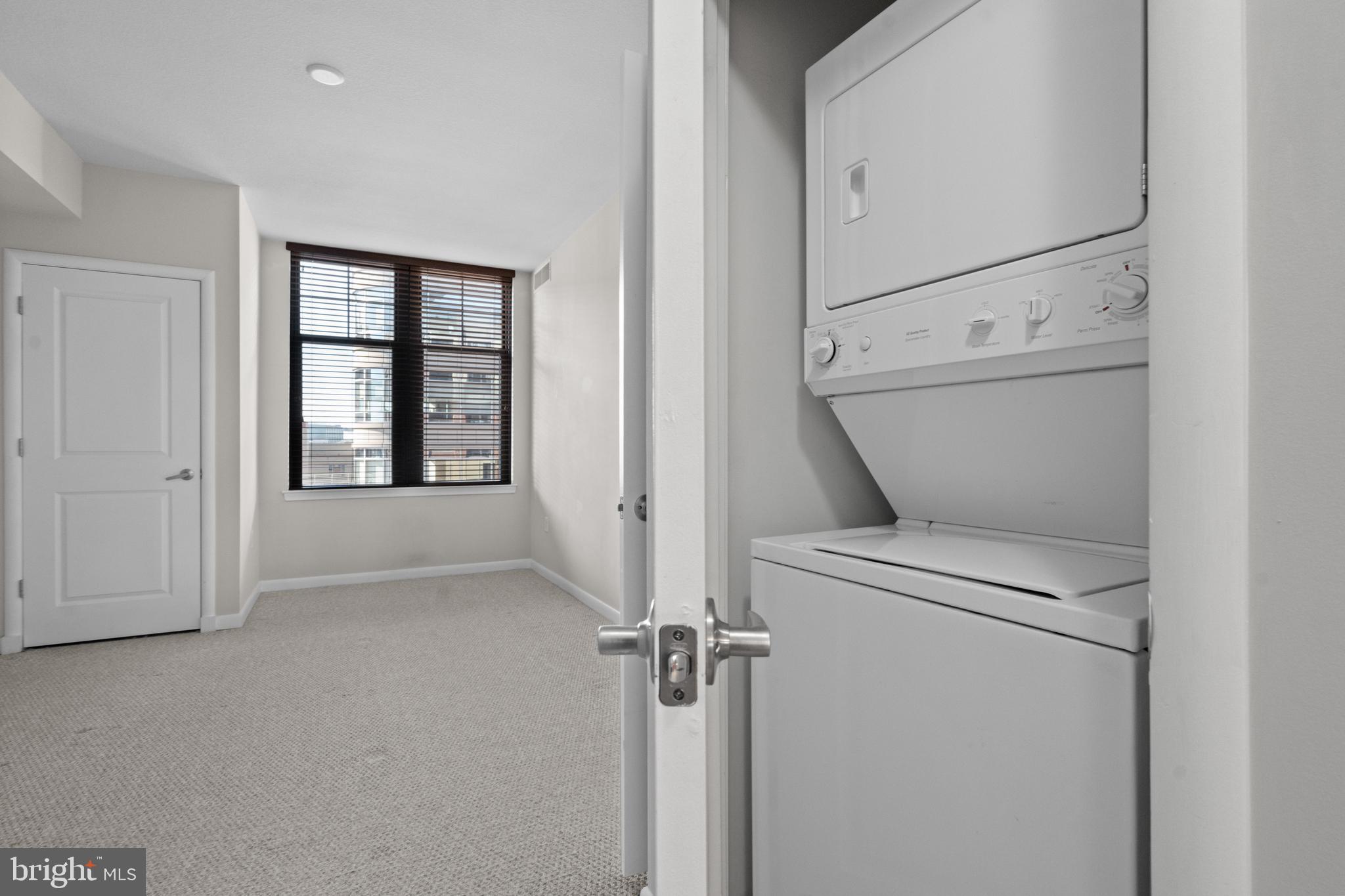 CLARENDON 1021 - Residential