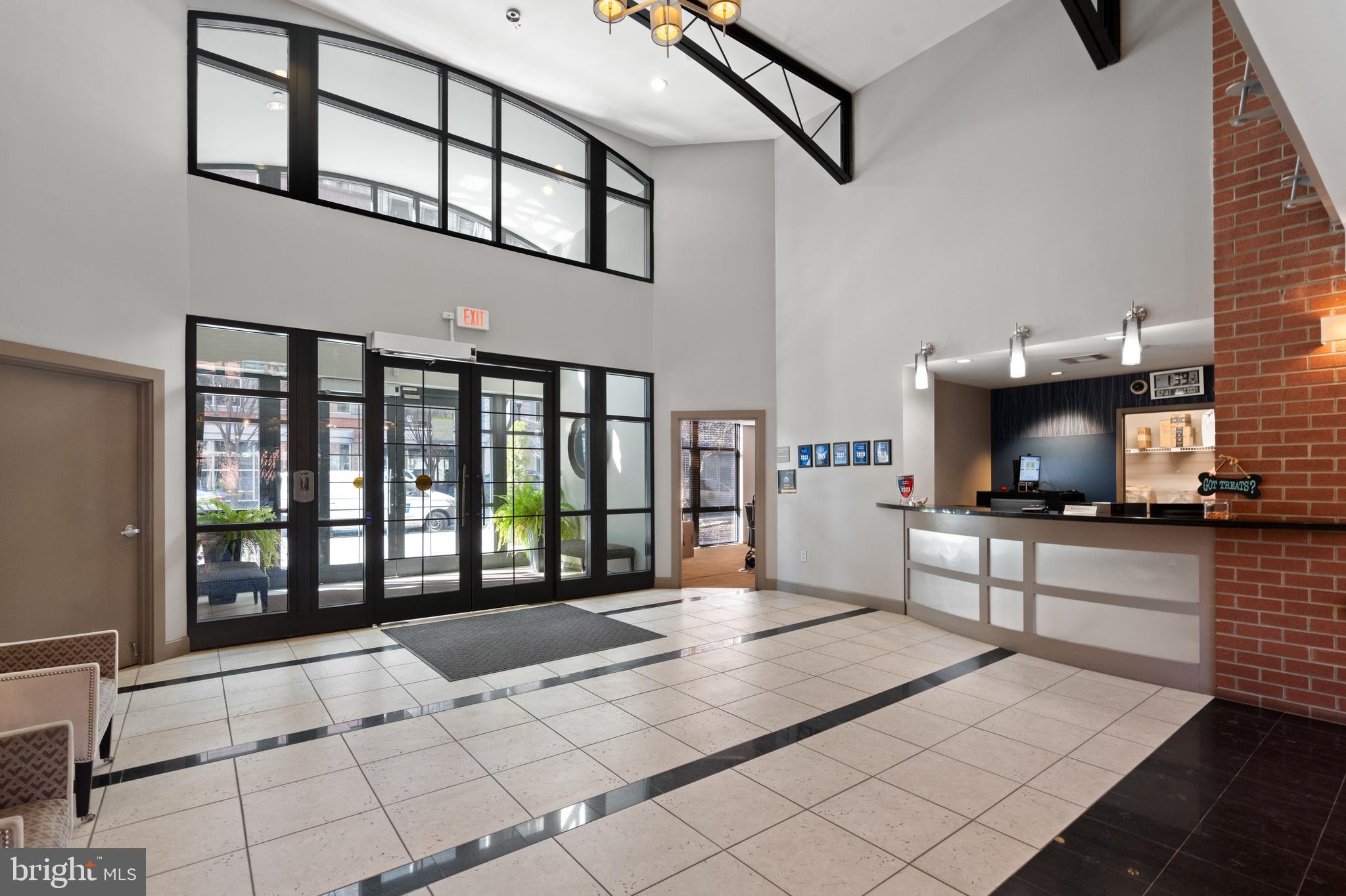 CLARENDON 1021 - Residential