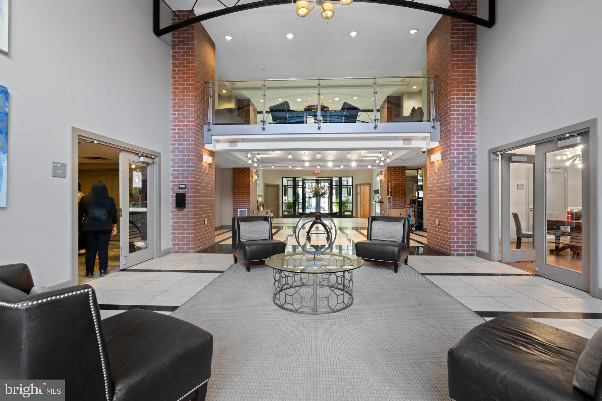 CLARENDON 1021 - Residential