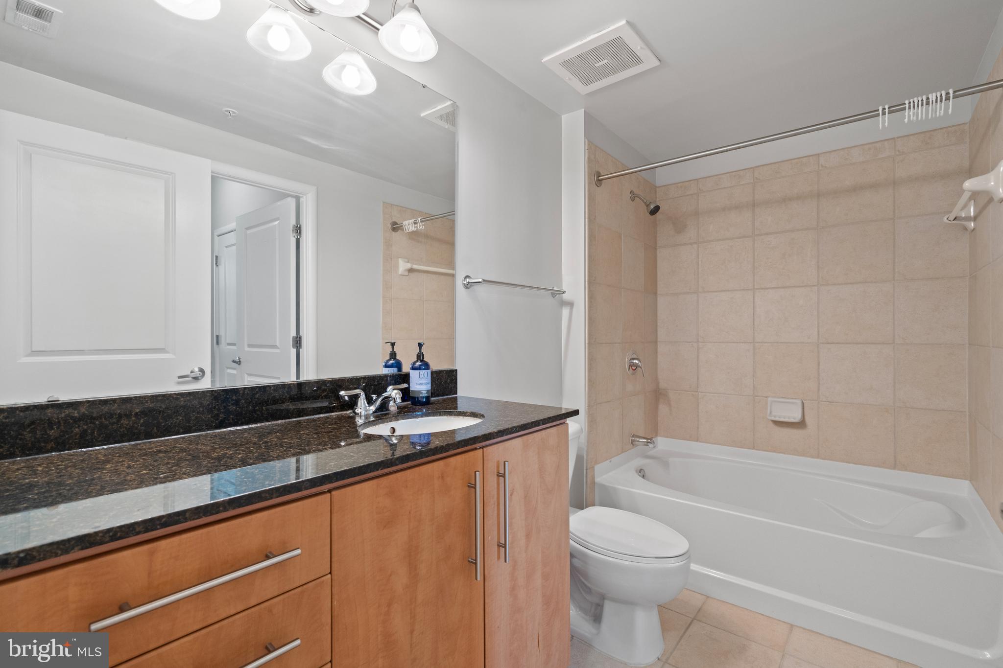 CLARENDON 1021 - Residential