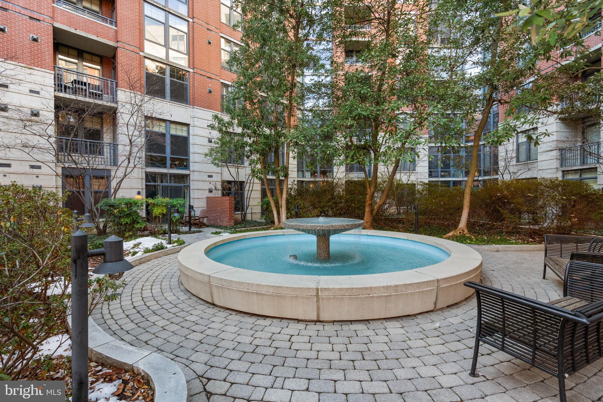 CLARENDON 1021 - Residential