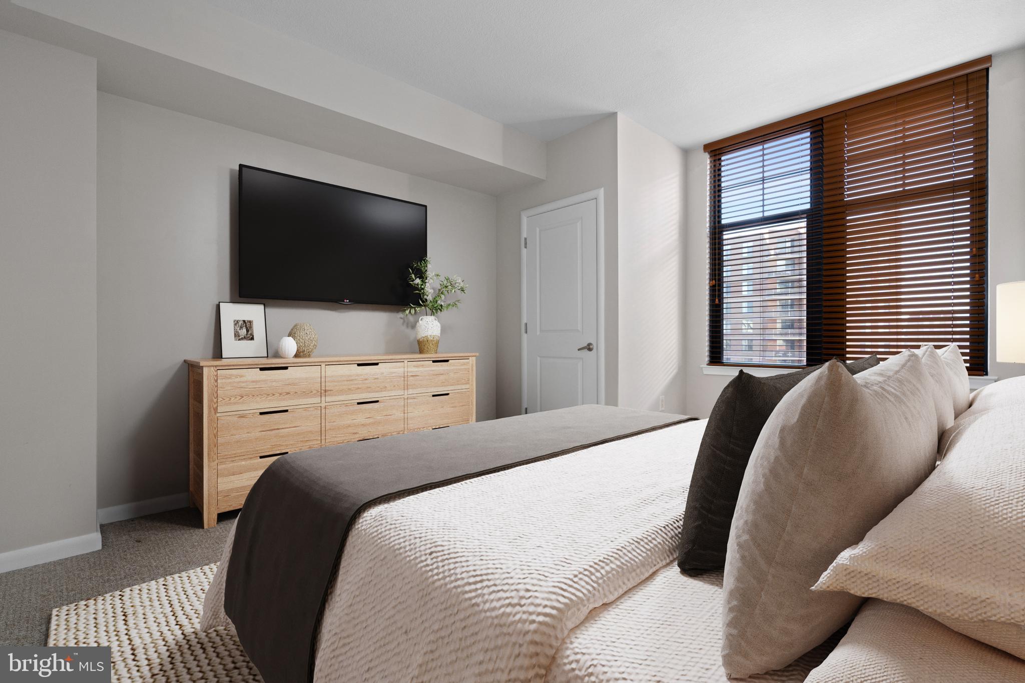 CLARENDON 1021 - Residential