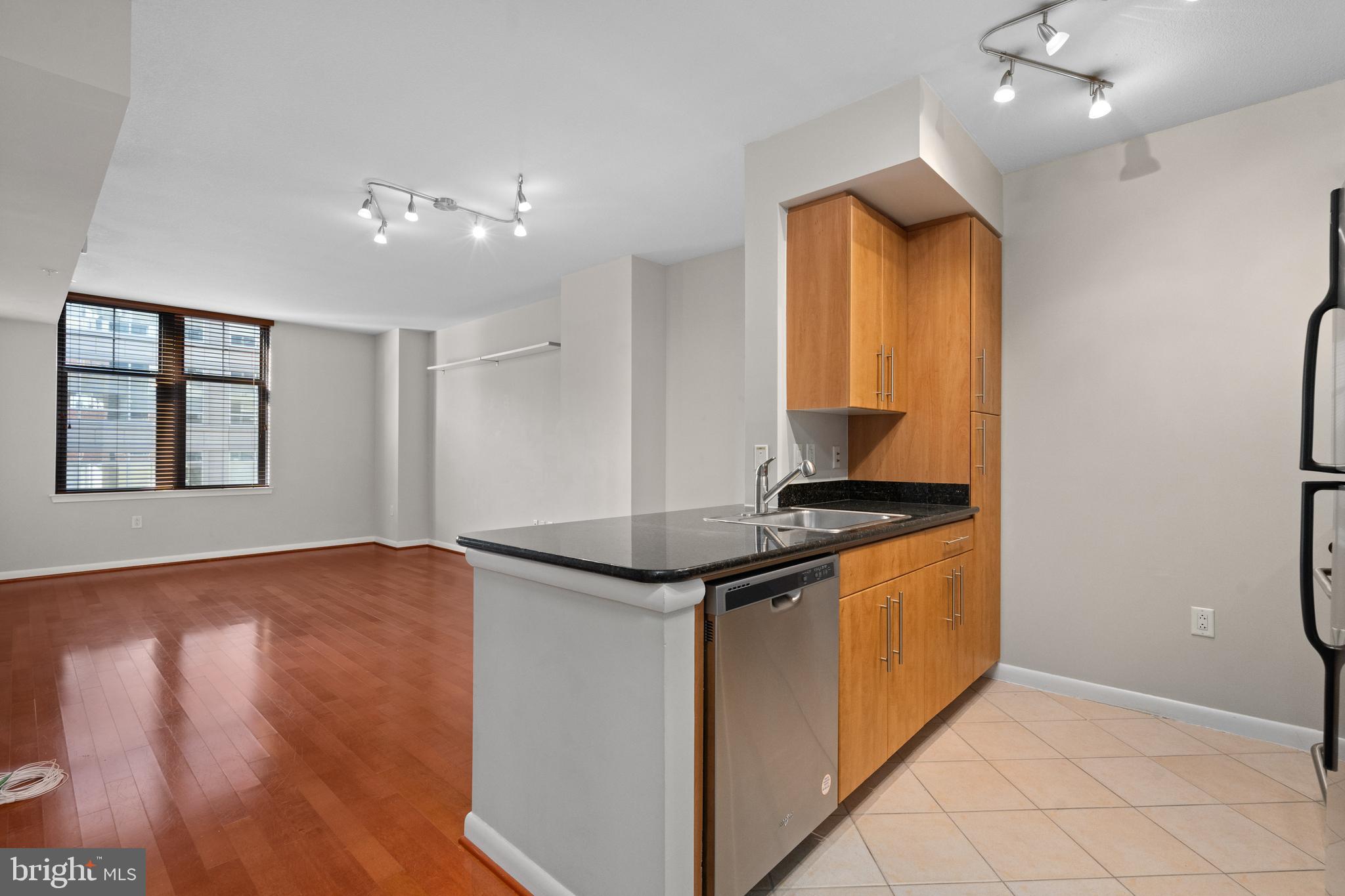 CLARENDON 1021 - Residential