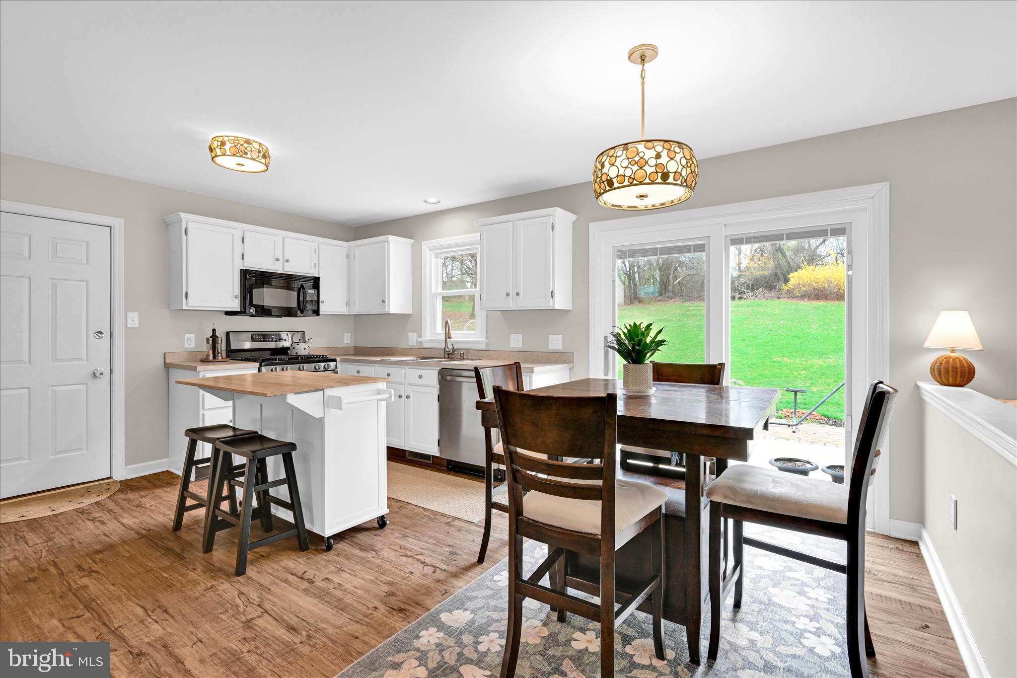 COUNTRY SQUIRE ESTATES - Residential