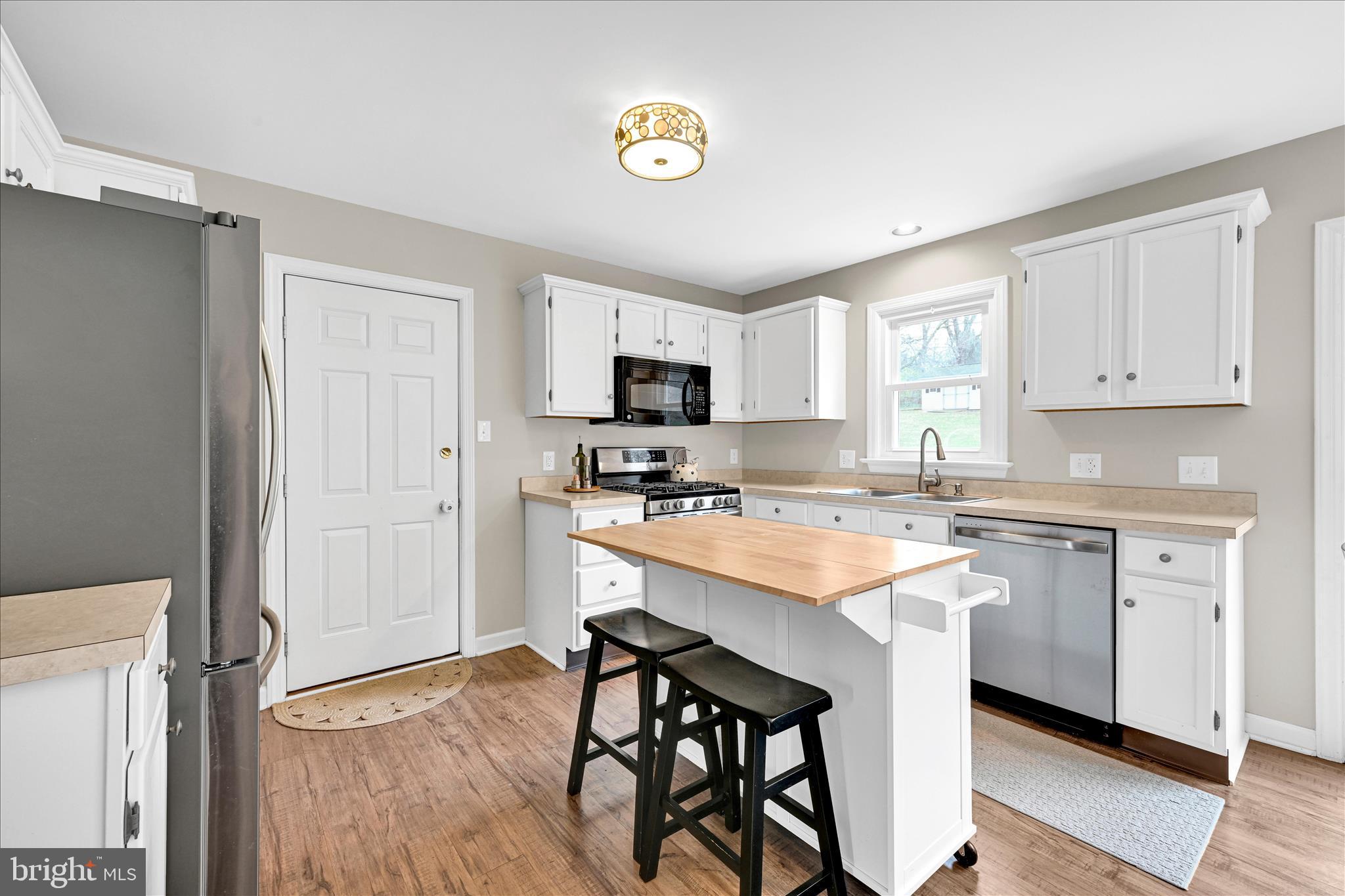 COUNTRY SQUIRE ESTATES - Residential