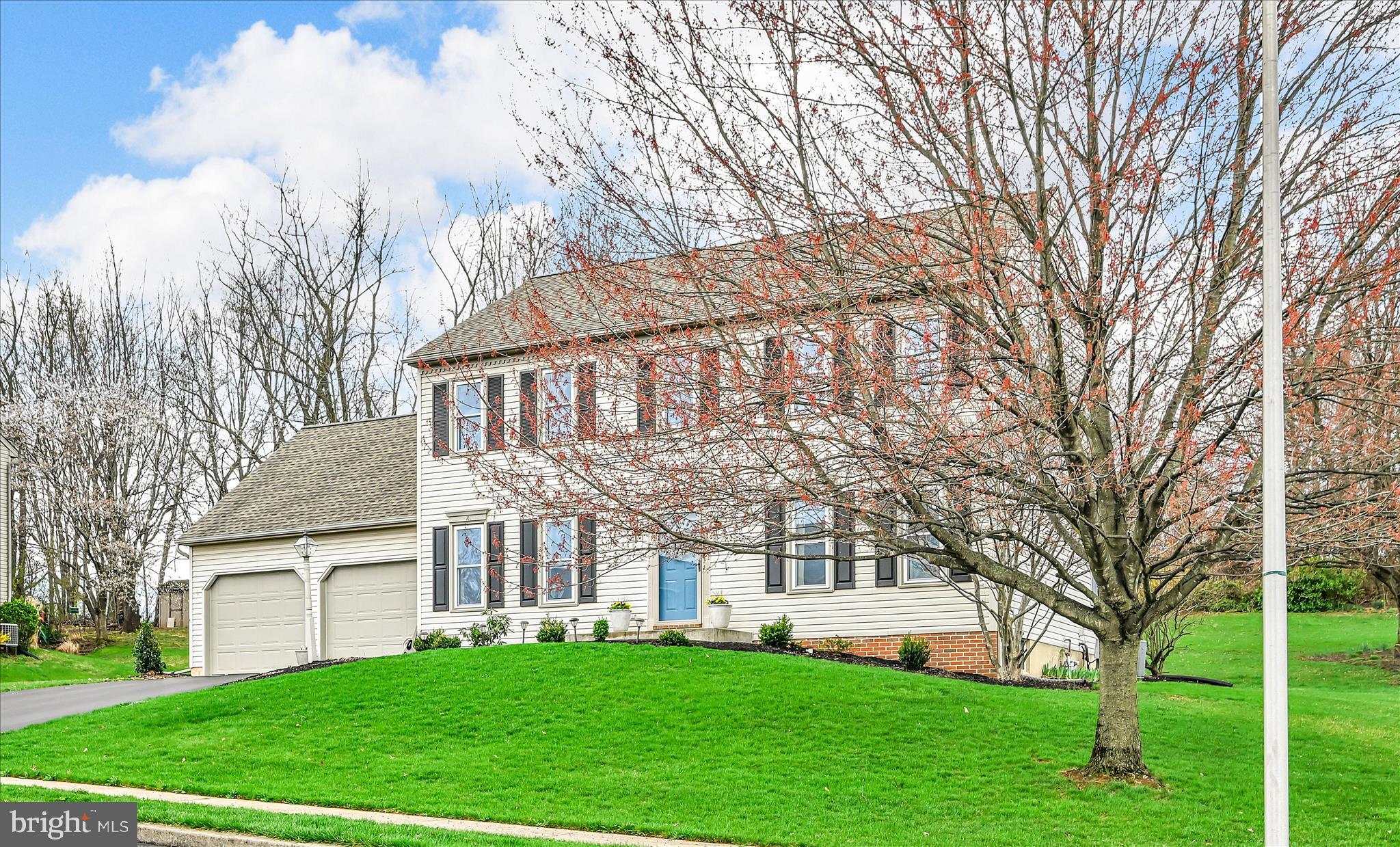 COUNTRY SQUIRE ESTATES - Residential