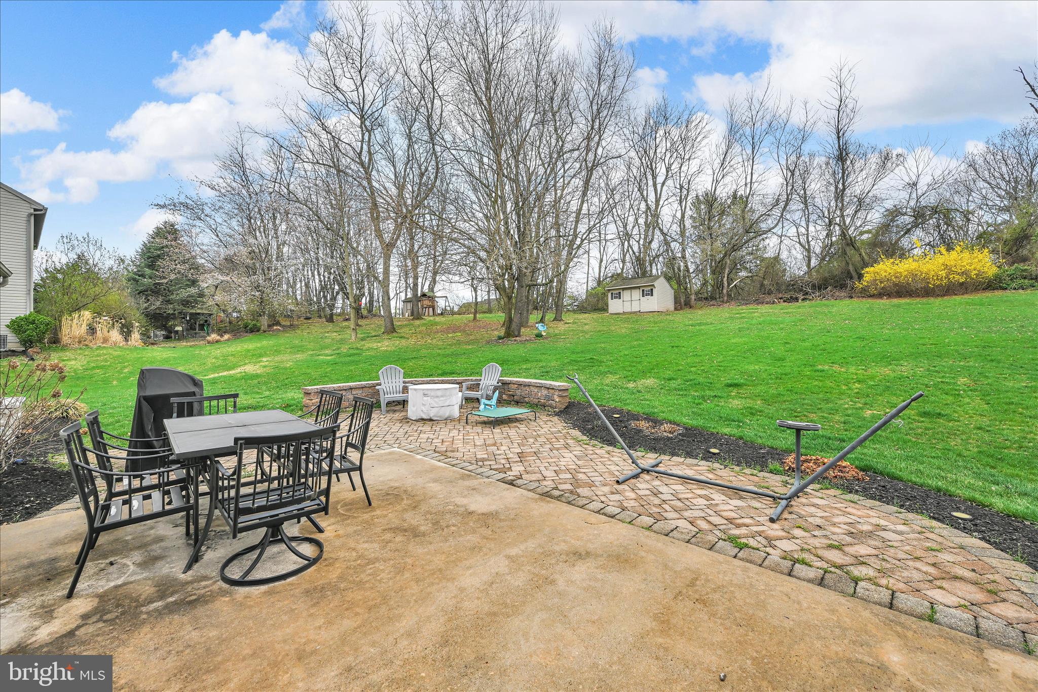 COUNTRY SQUIRE ESTATES - Residential