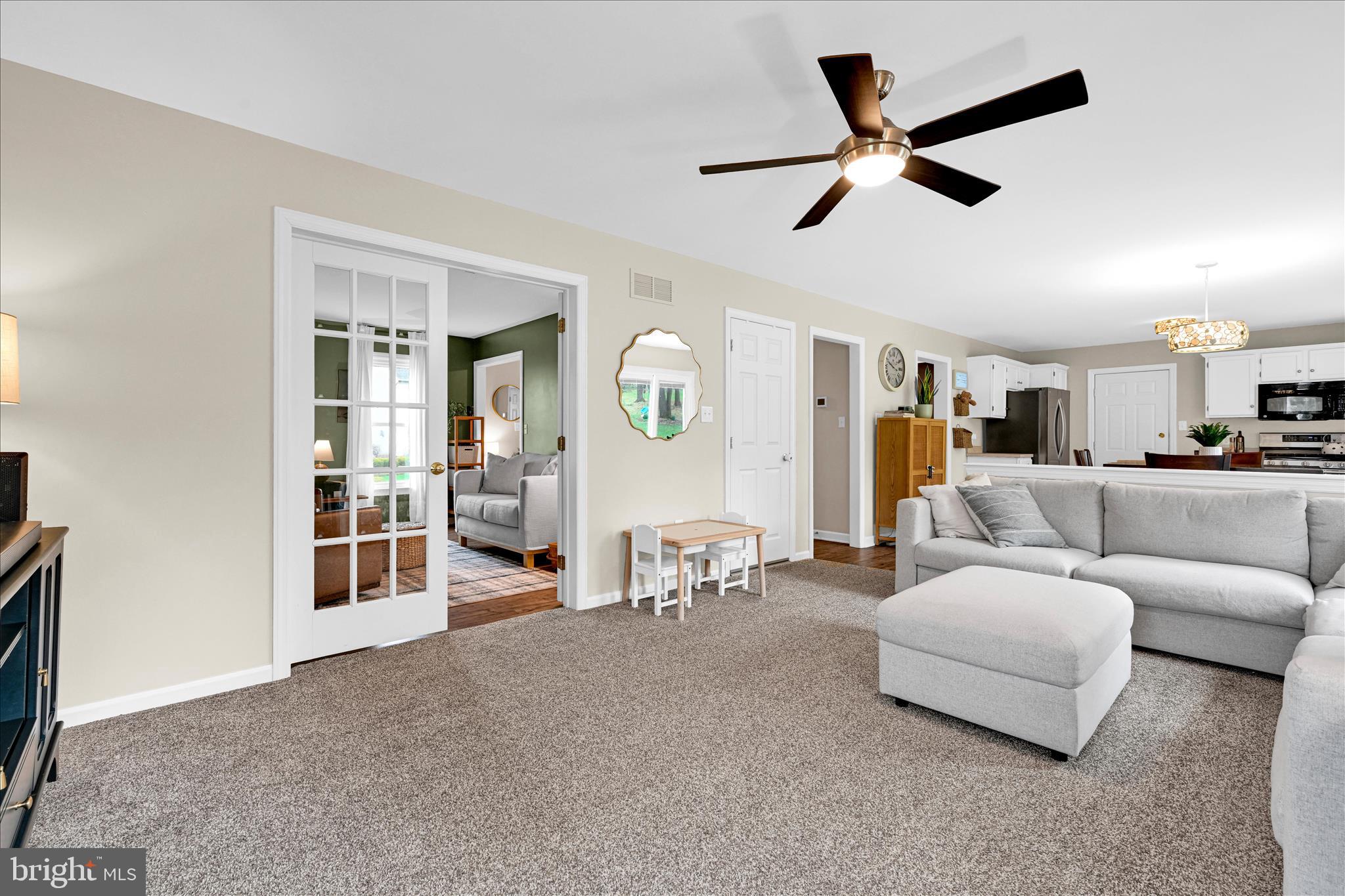 COUNTRY SQUIRE ESTATES - Residential