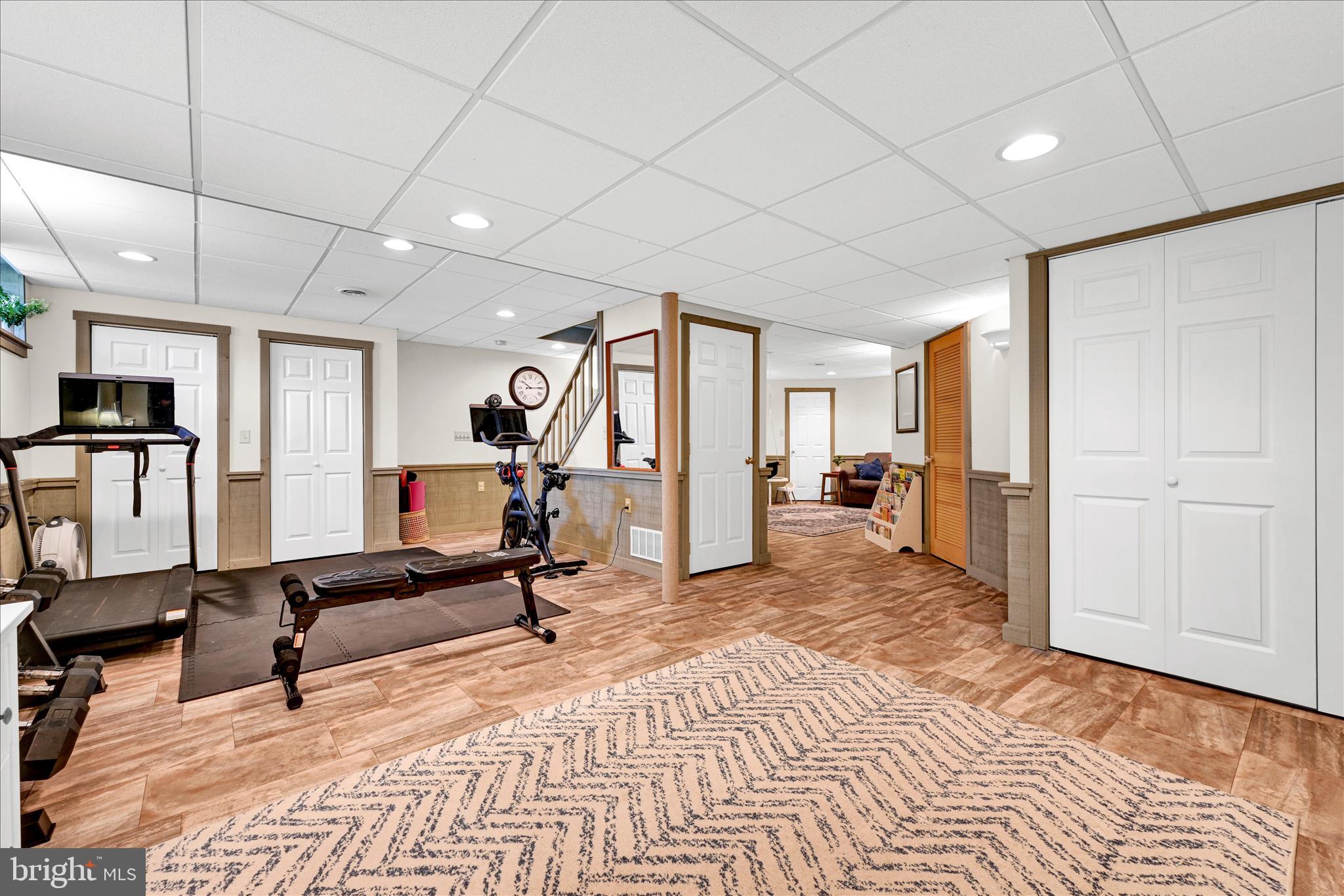 COUNTRY SQUIRE ESTATES - Residential