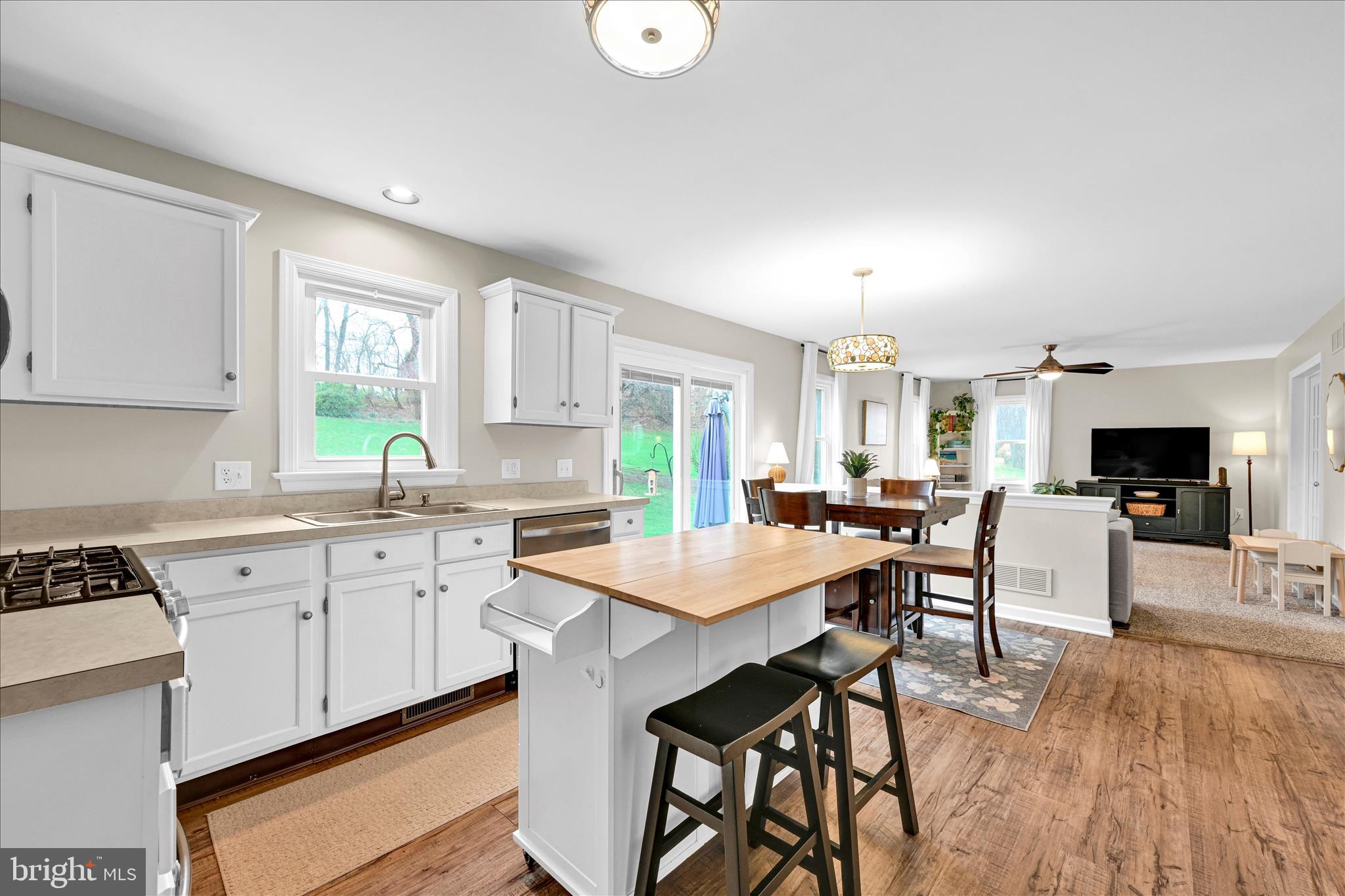 COUNTRY SQUIRE ESTATES - Residential