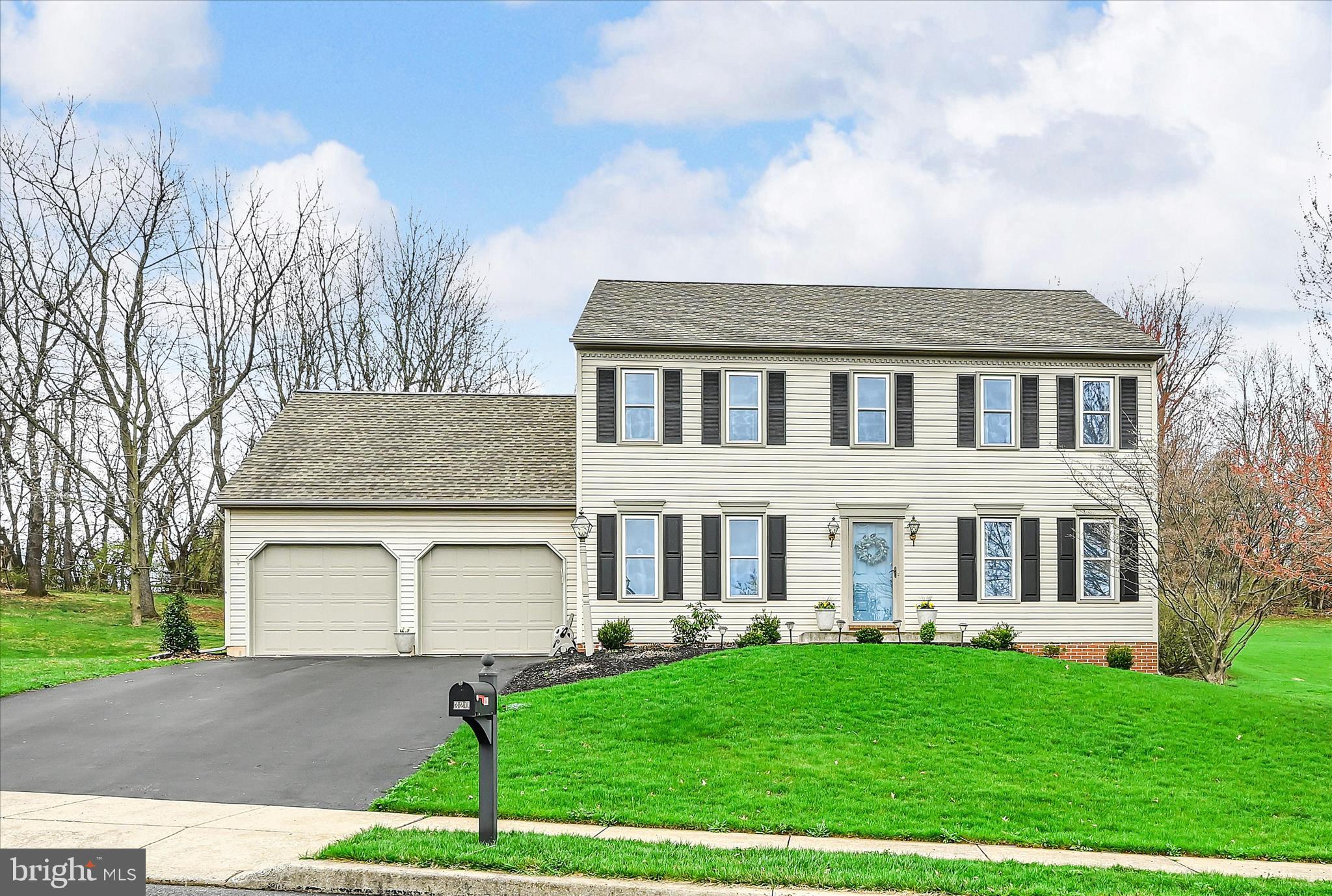 COUNTRY SQUIRE ESTATES - Residential