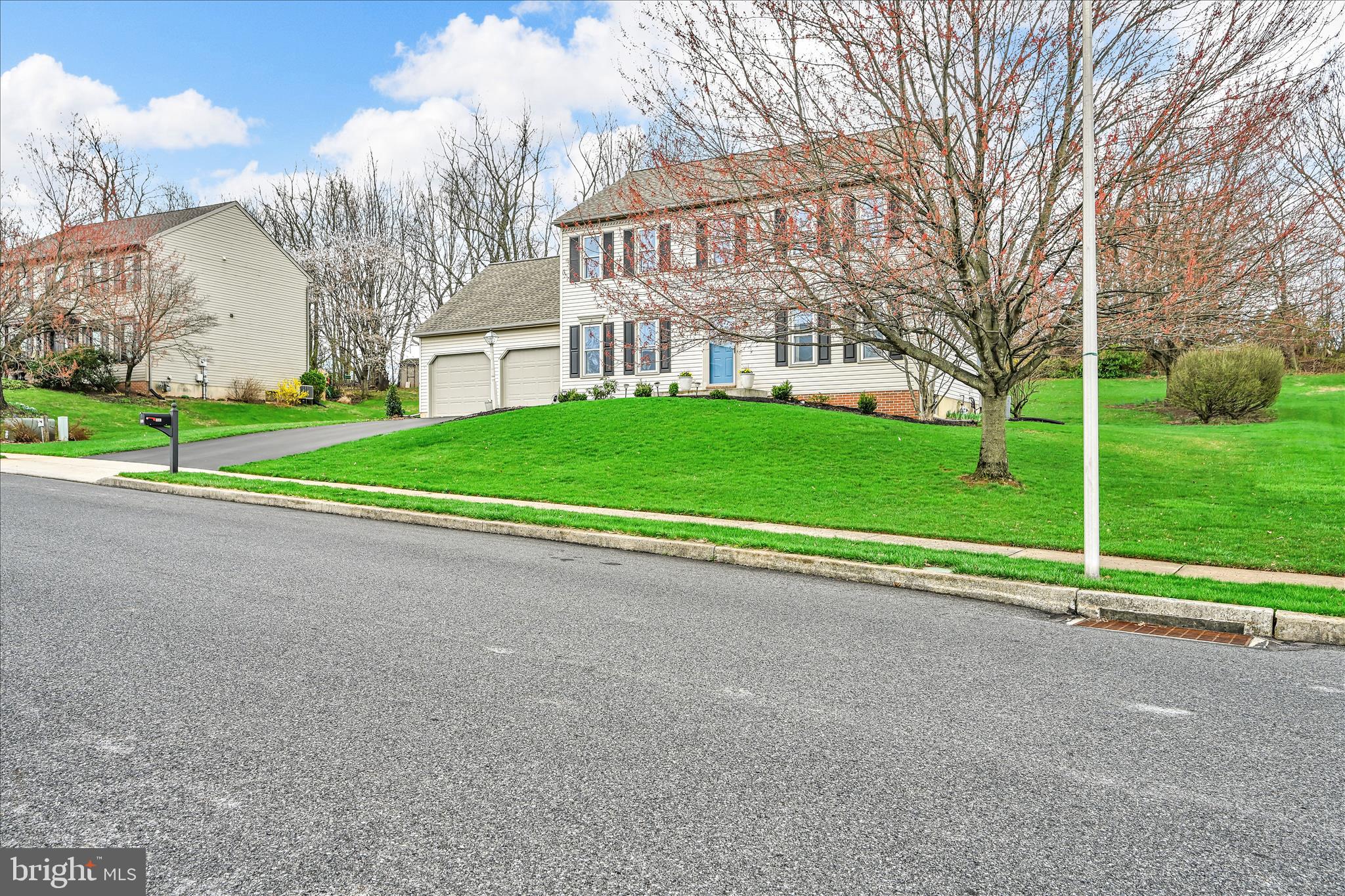 COUNTRY SQUIRE ESTATES - Residential