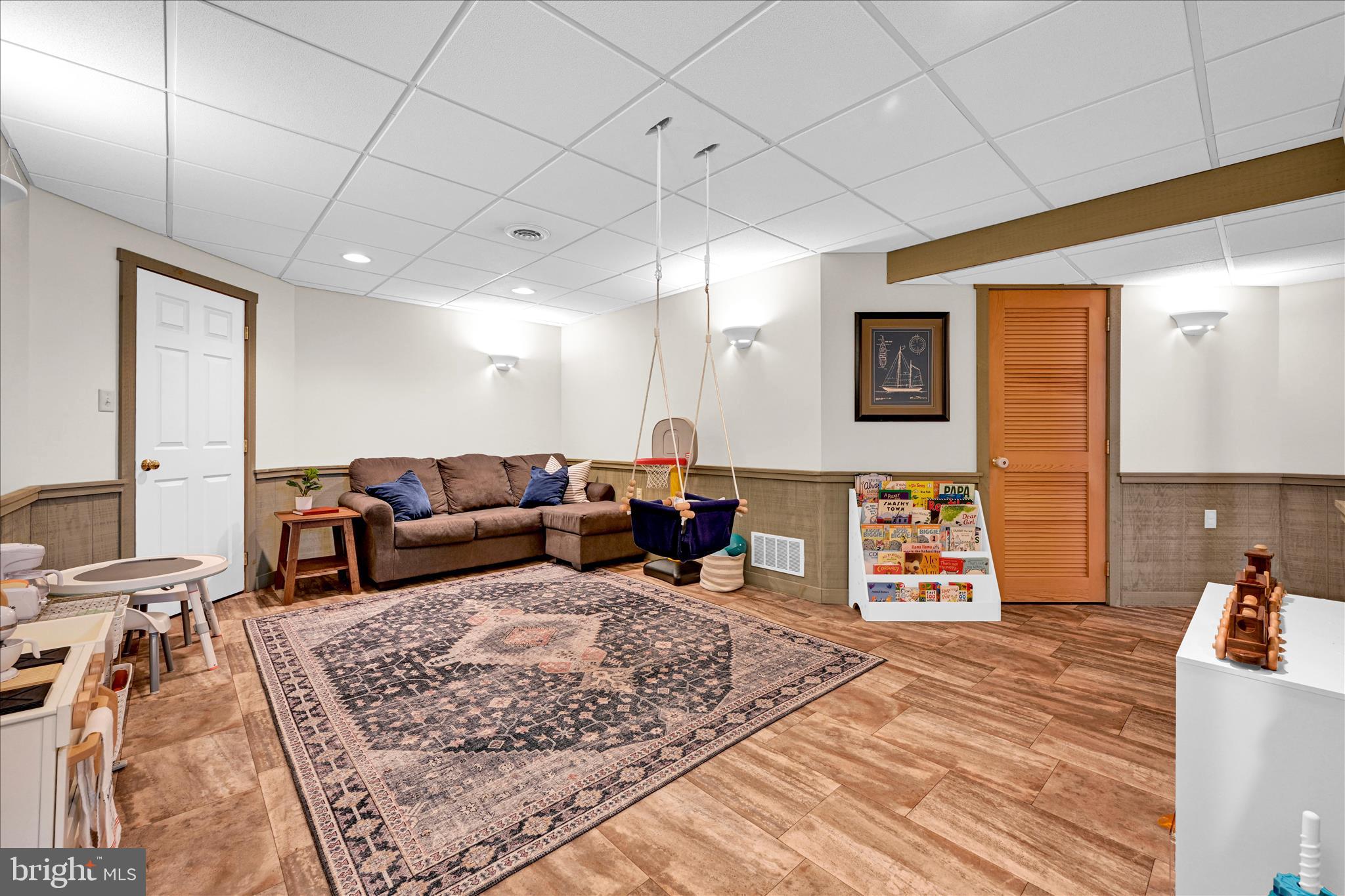 COUNTRY SQUIRE ESTATES - Residential