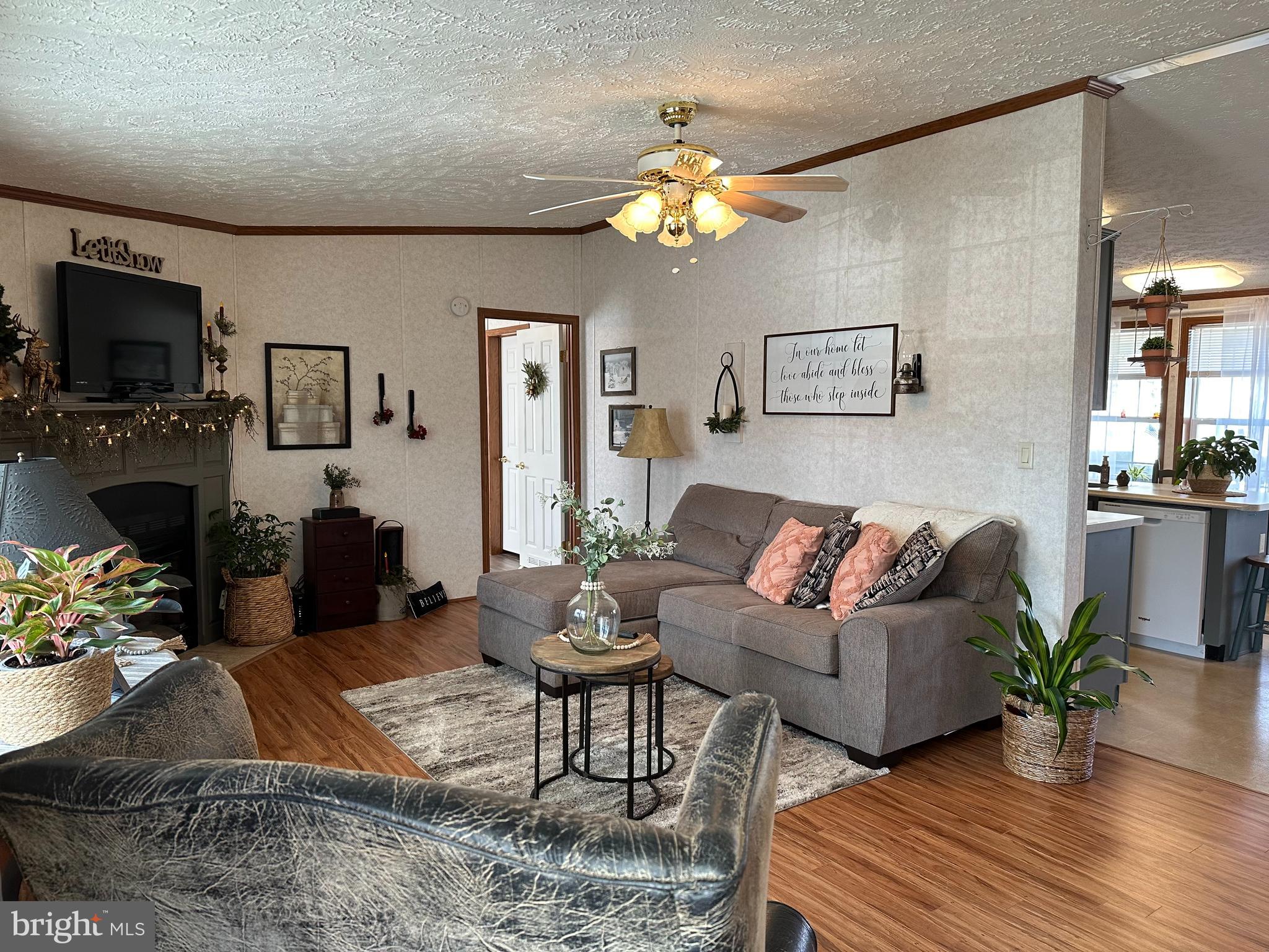 COLONIAL ESTATES - Residential