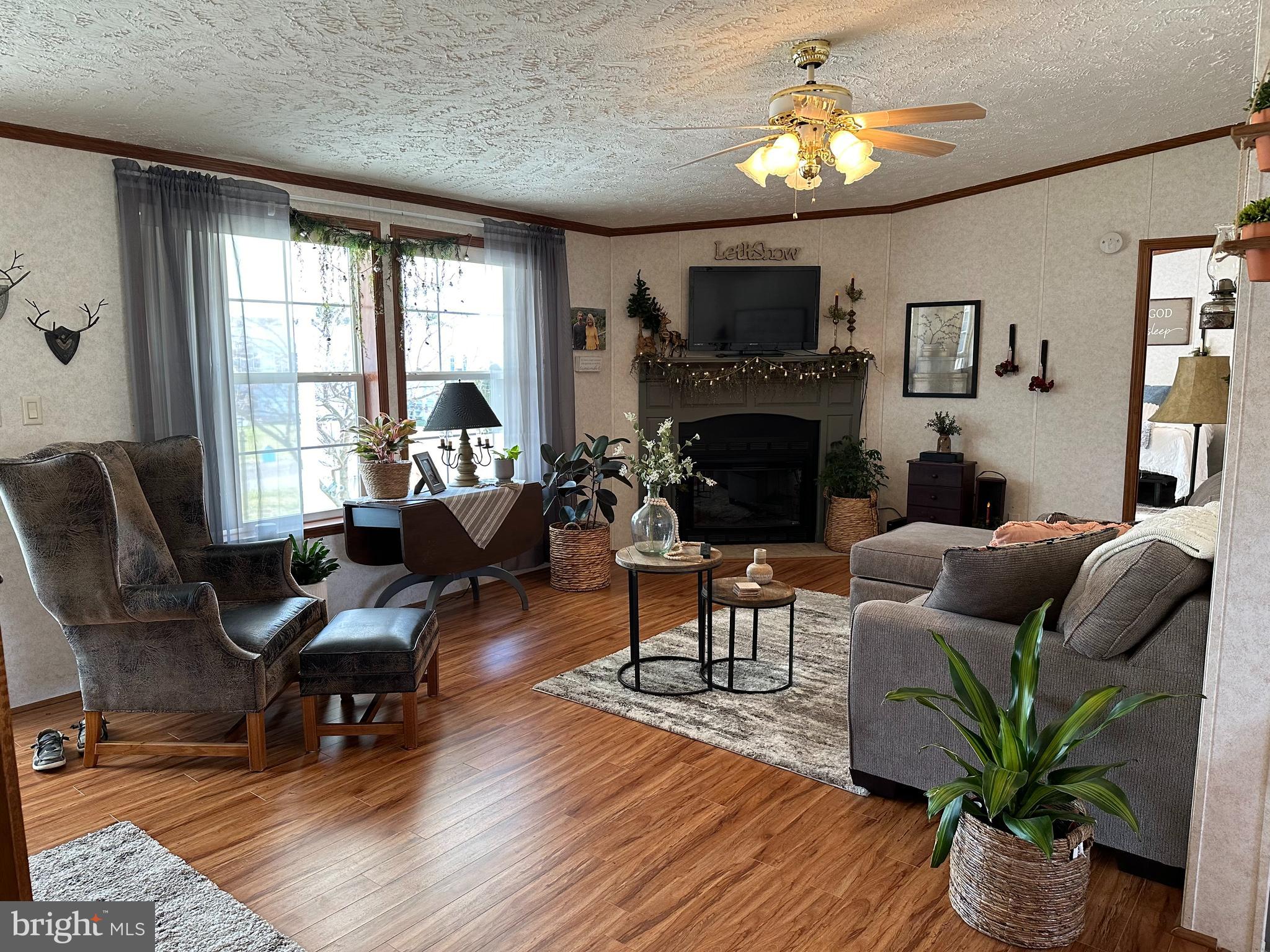 COLONIAL ESTATES - Residential