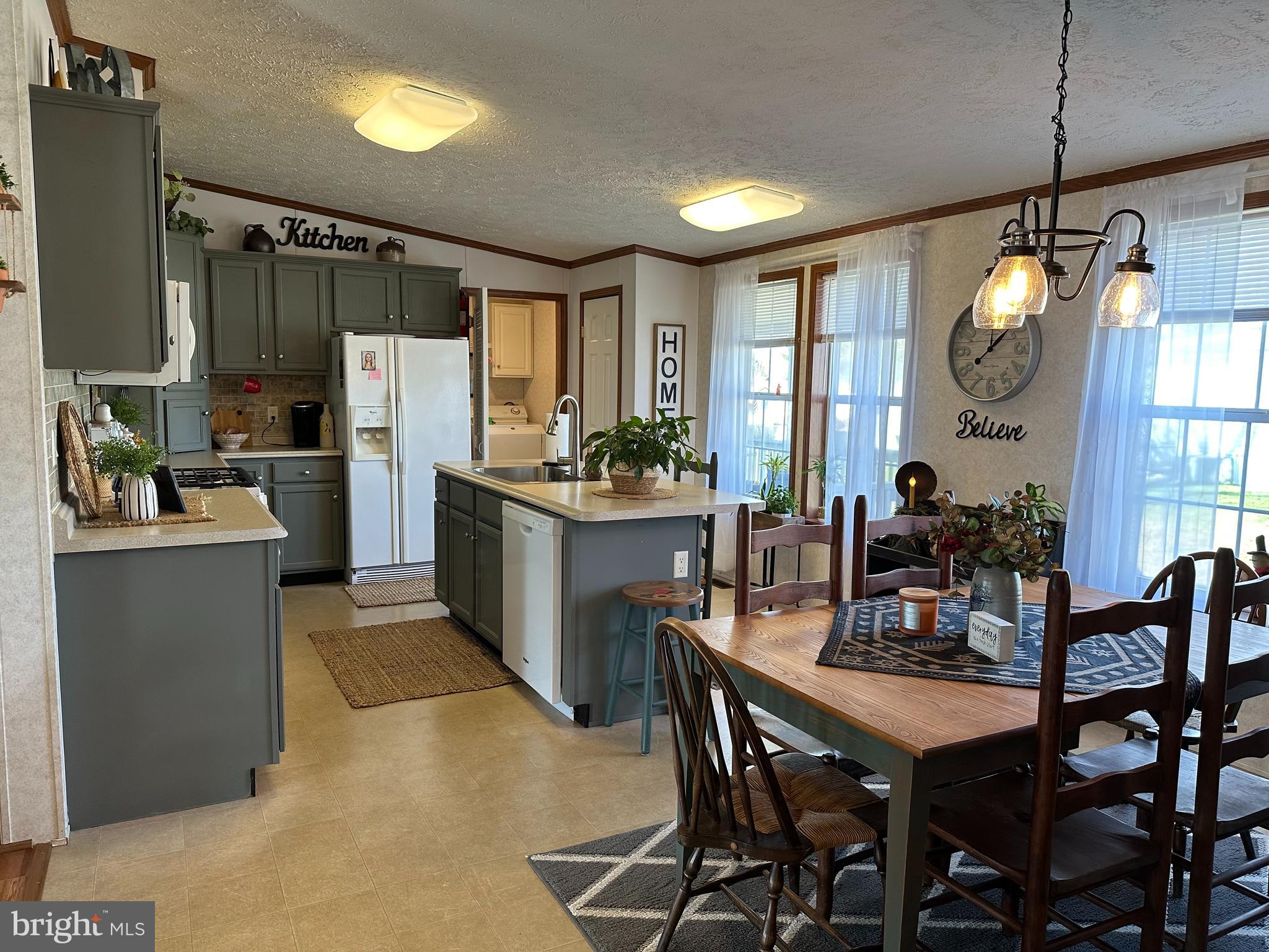 COLONIAL ESTATES - Residential