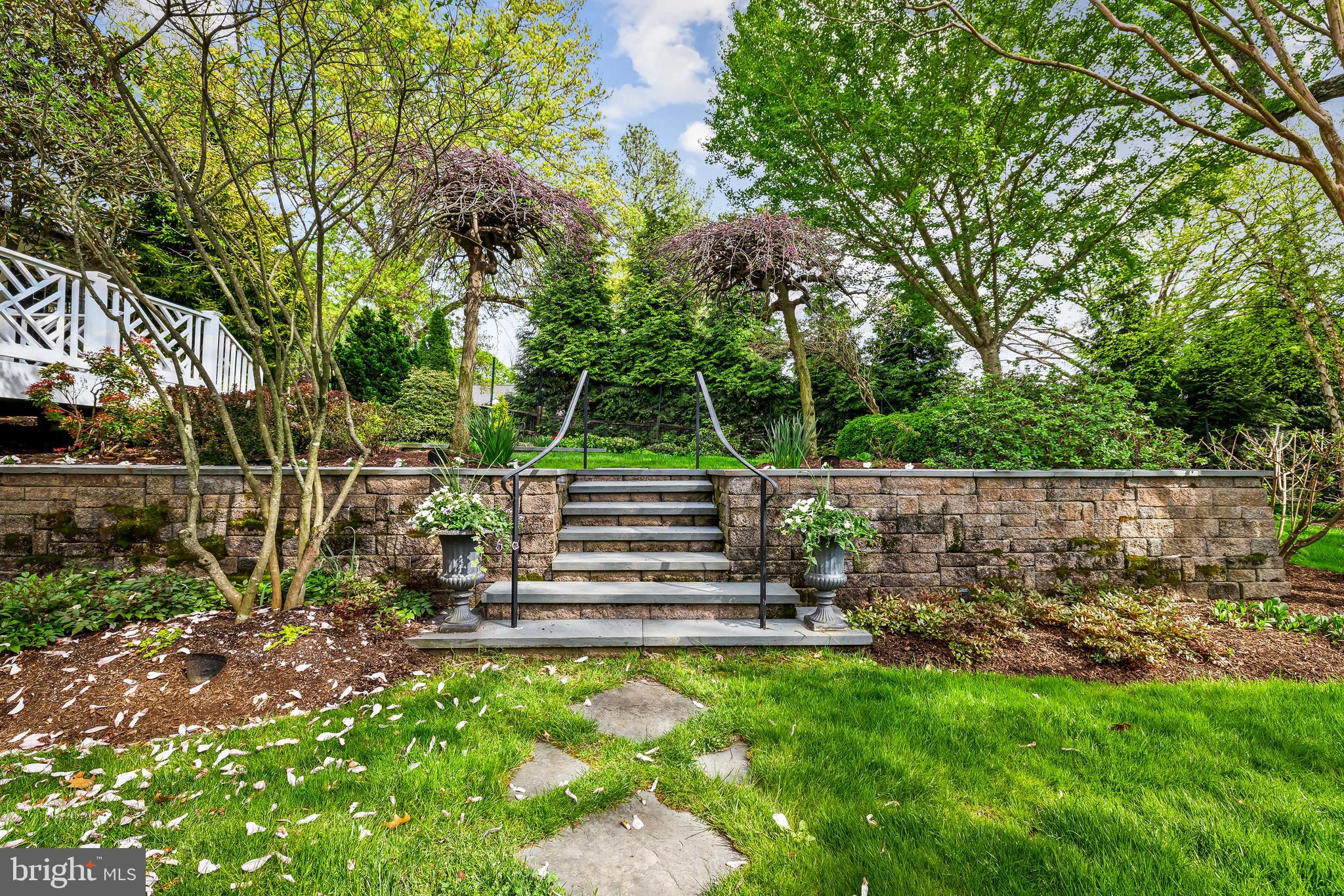 FOUR WINDS/RUXTON - Residential