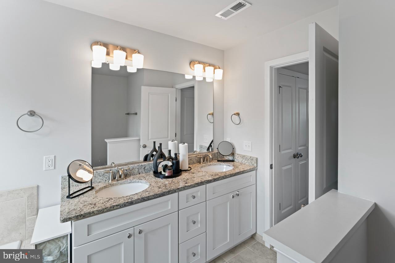 ESTATES OF BUCKINGHAM - Residential