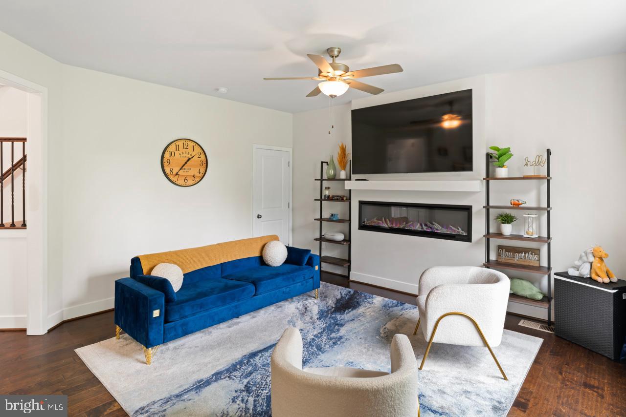 ESTATES OF BUCKINGHAM - Residential