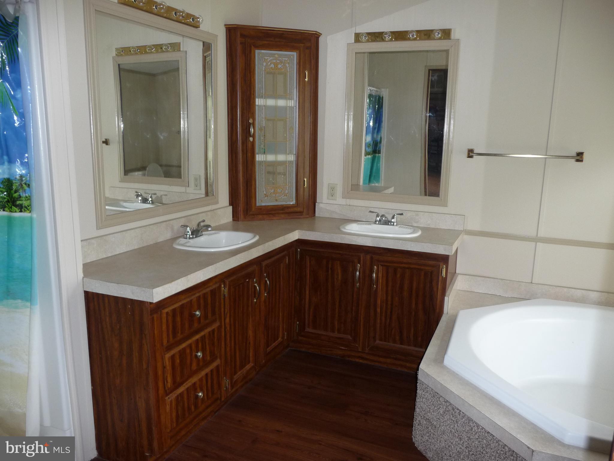 LAKE VIEW ESTATES - Residential