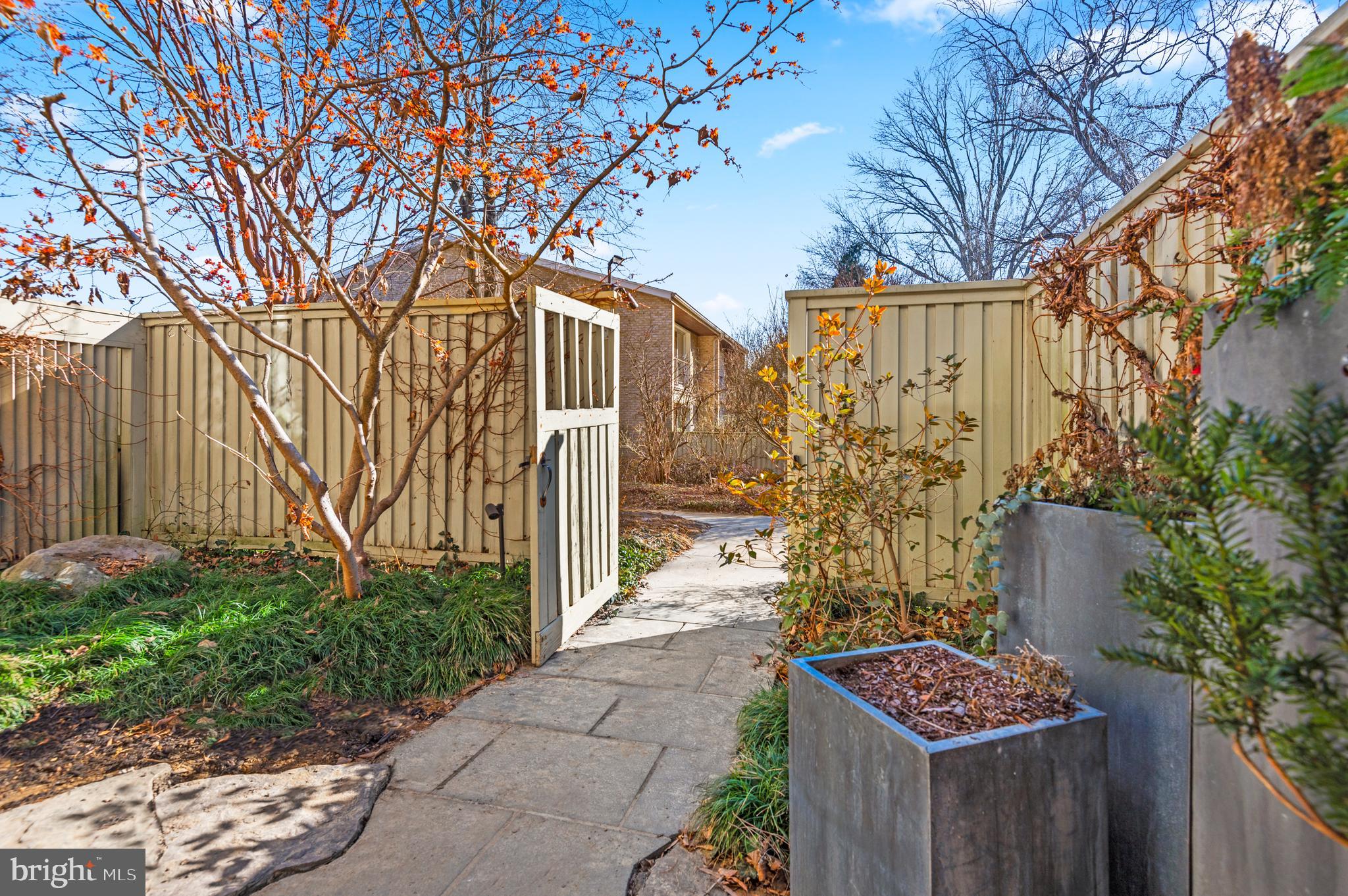 CROSS KEYS - Residential