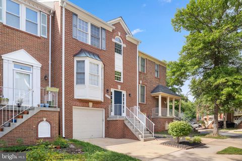 Photo of 5724 Wood Creek Lane, CENTREVILLE, VA 20120 (MLS # VAFX2307866)