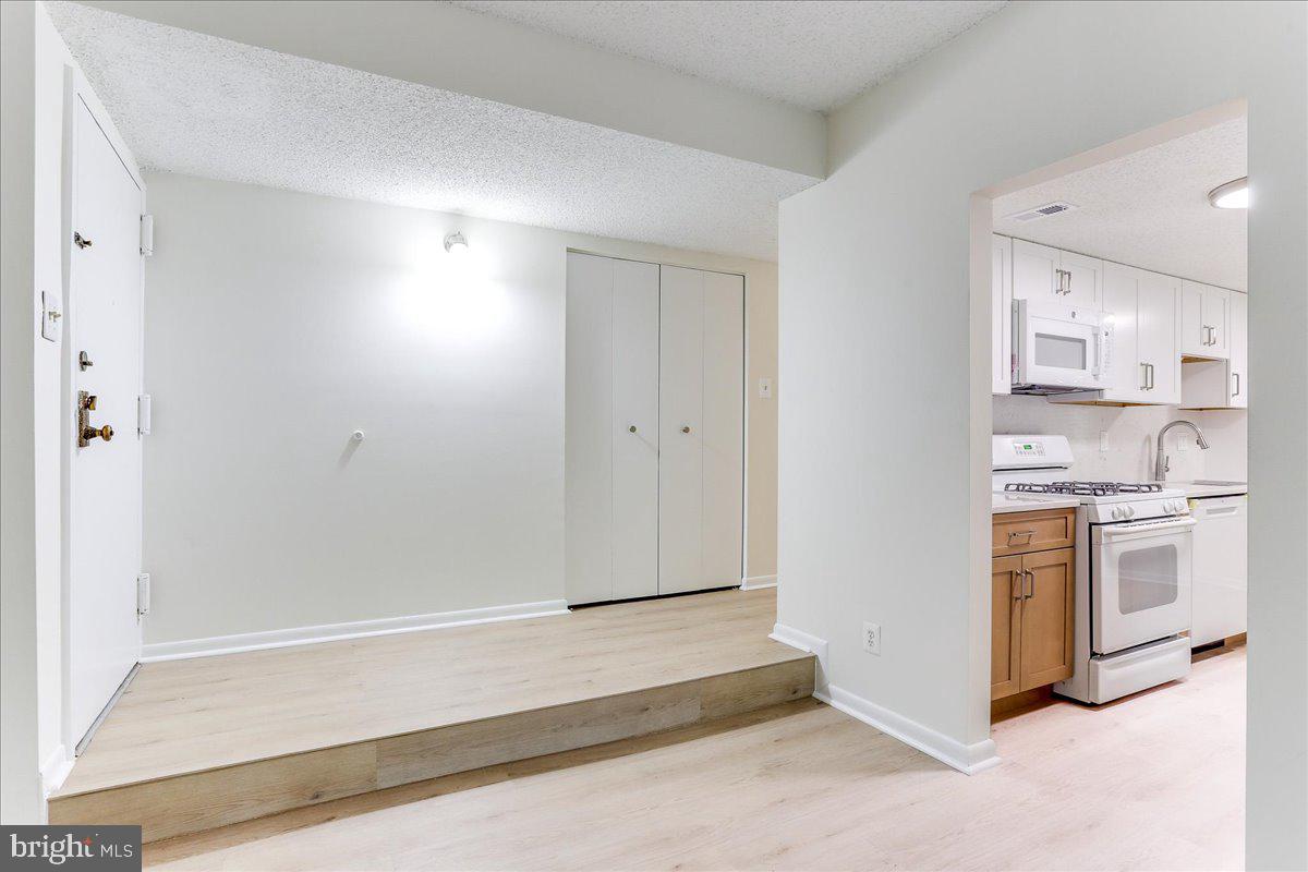 HUNTERS WOODS VILLAGE - Residential Lease