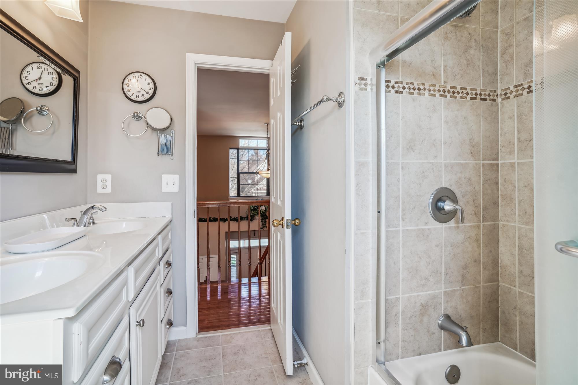 SOUTH RIDING - Residential