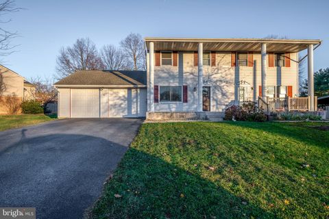 Photo of 402 S Plum Street, MOUNT JOY, PA 17552 (MLS # PALA2060940)