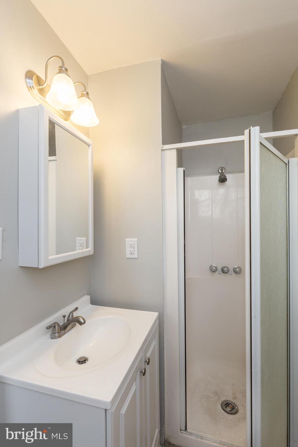 LUDLOW - Residential Lease