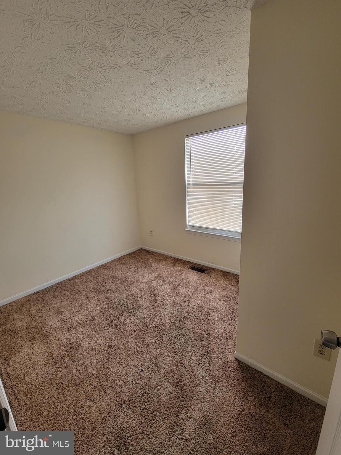 CALVERTON TOWNES - Residential Lease